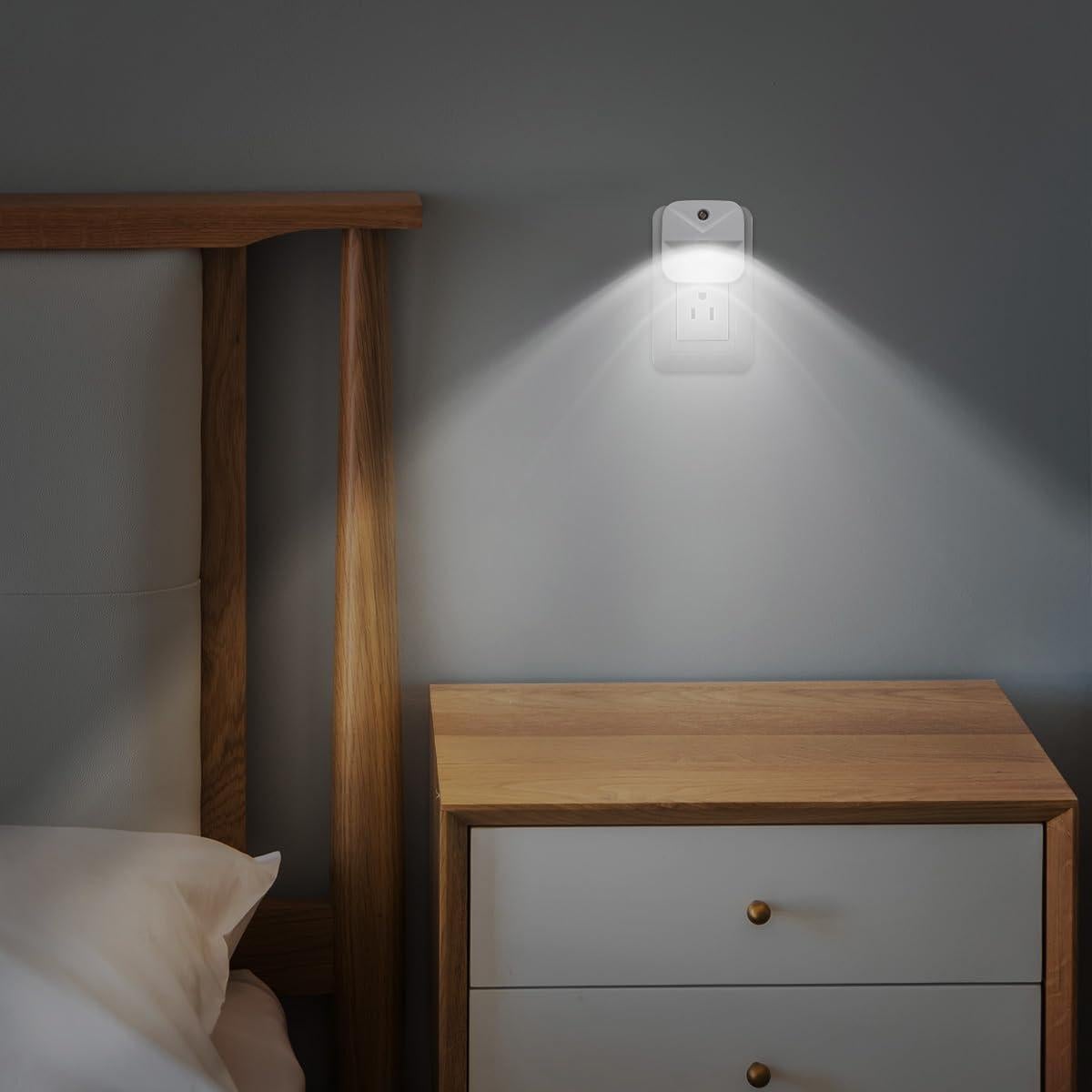 Luz Nocturna LED Enchufable KINUR Sensor Automático Blanco