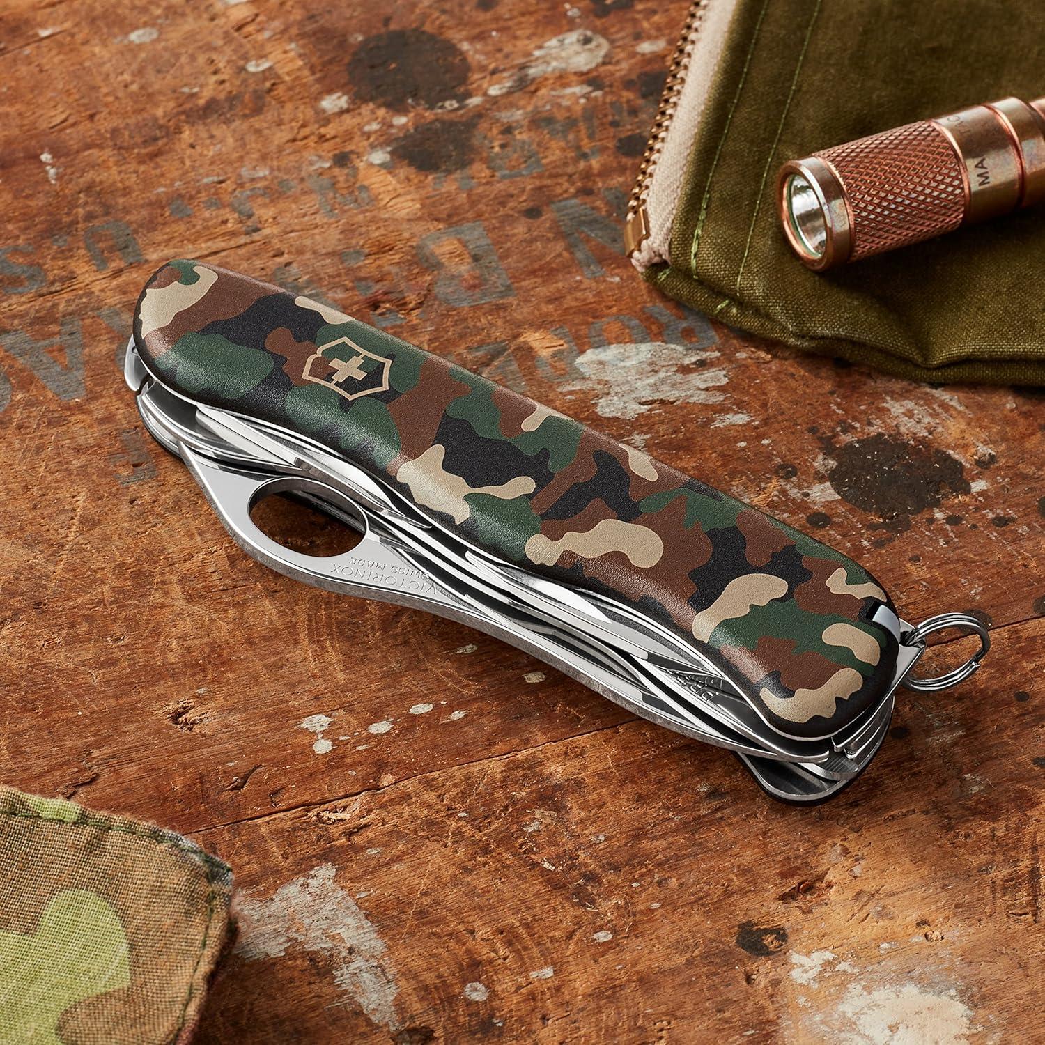 Cuchillo de bolsillo Victorinox One-Hand Trekker Camo 12 funciones