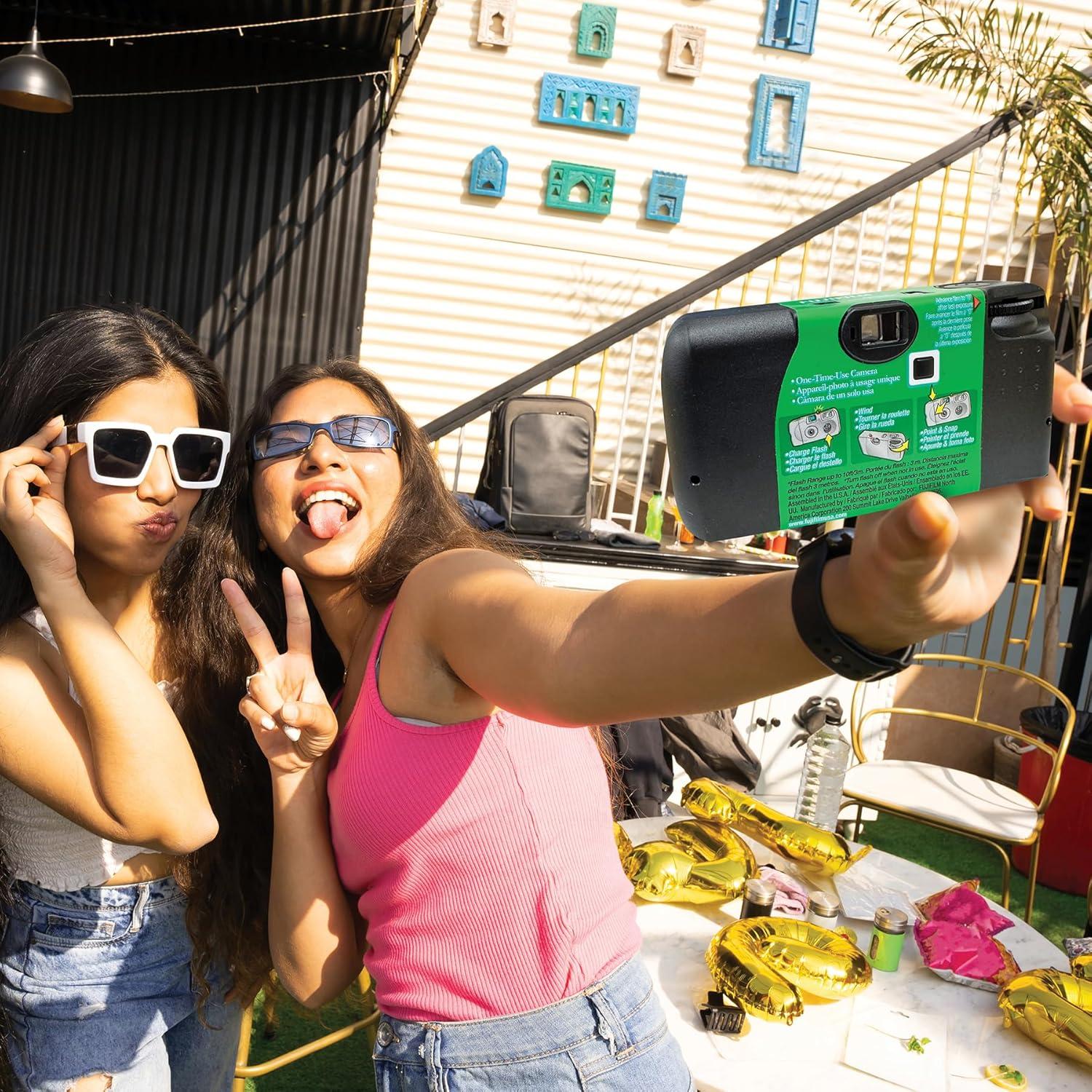 Cámara desechable Fujifilm QuickSnap Flash 400 con accesorios