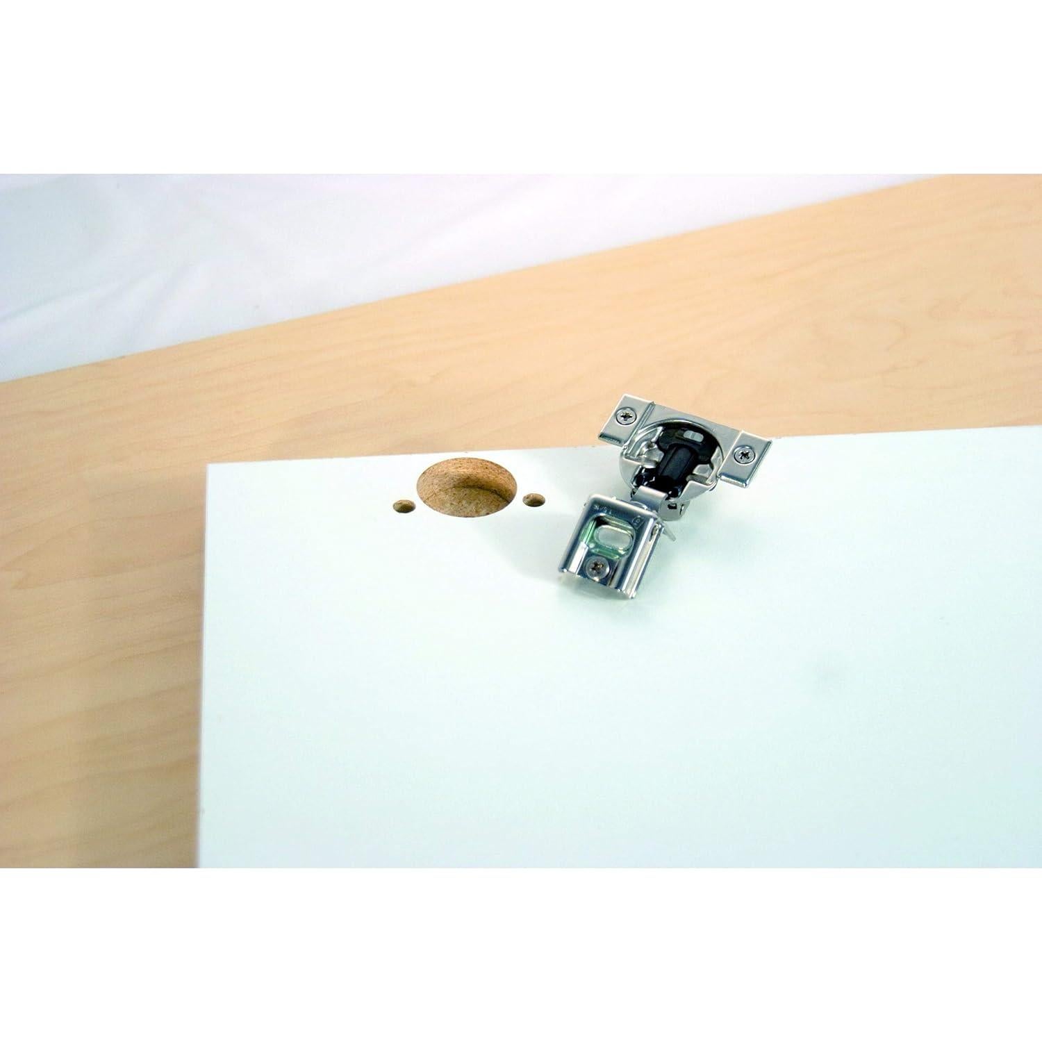 Bisagra de Gabinete Blum 39C355B Cierre Suave 1-1/4" Niquelada