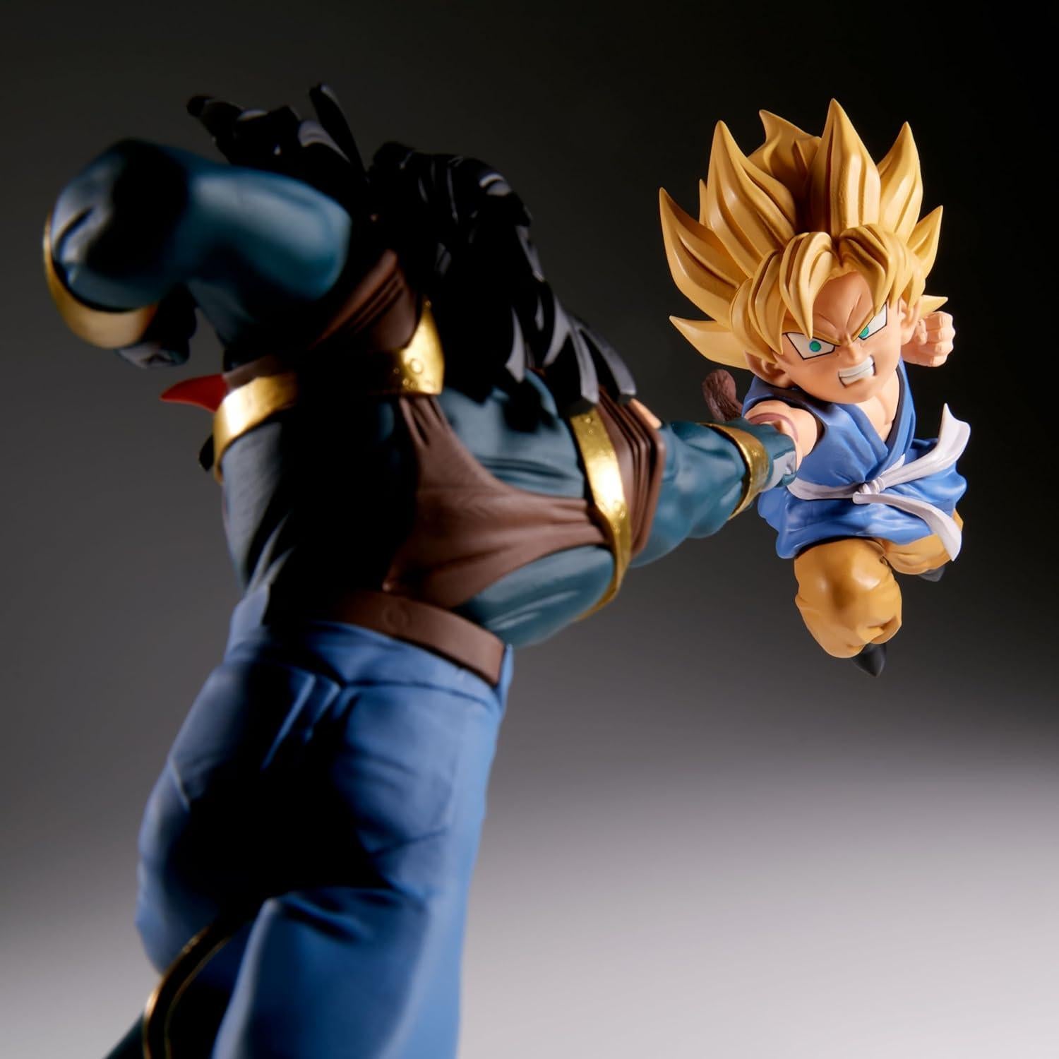 Figura Banpresto Super #17 vs Goku 16 cm Coleccionable