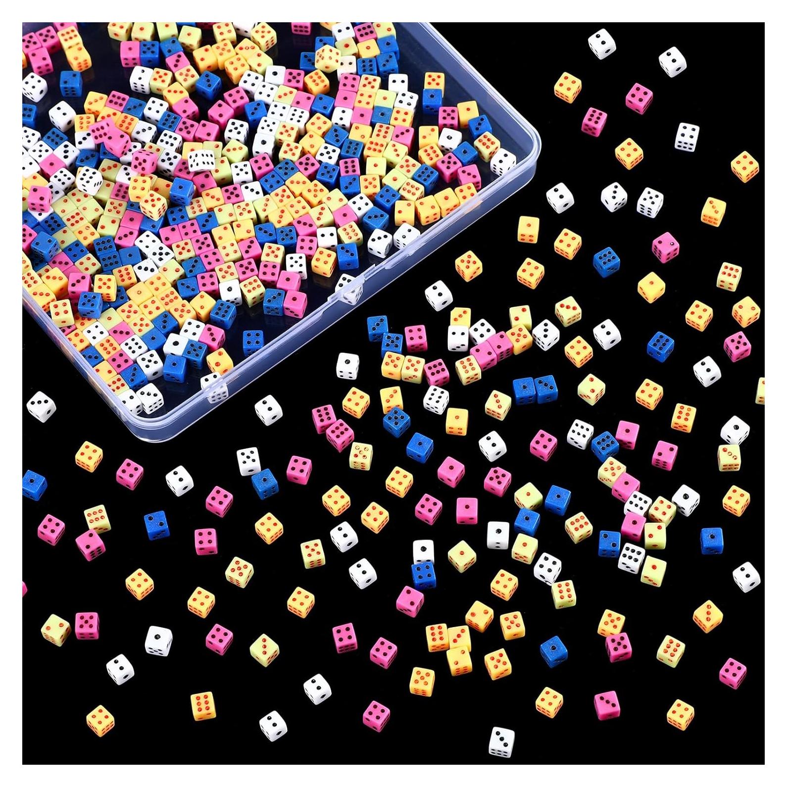 Set de 500 Mini Dados Acrílicos Poen 5mm en Caja Portátil