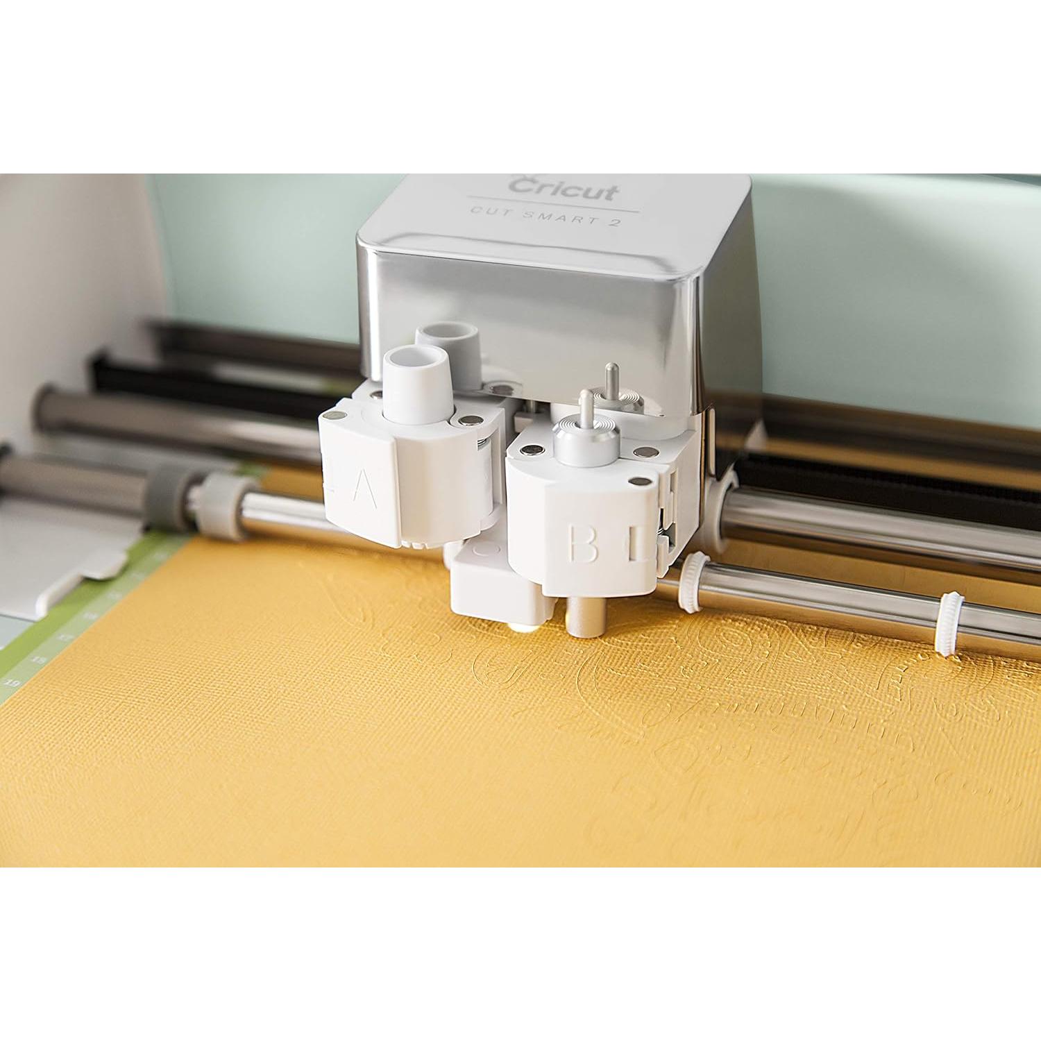 Cricut Premium Fine-Point Replacement Blade, Cutting Blade with Improved Design, Cuts Light to Mid-Weight Materials, for Personalized Crafts, Compatible with Cricut Maker & Explore Machines, 1 Count