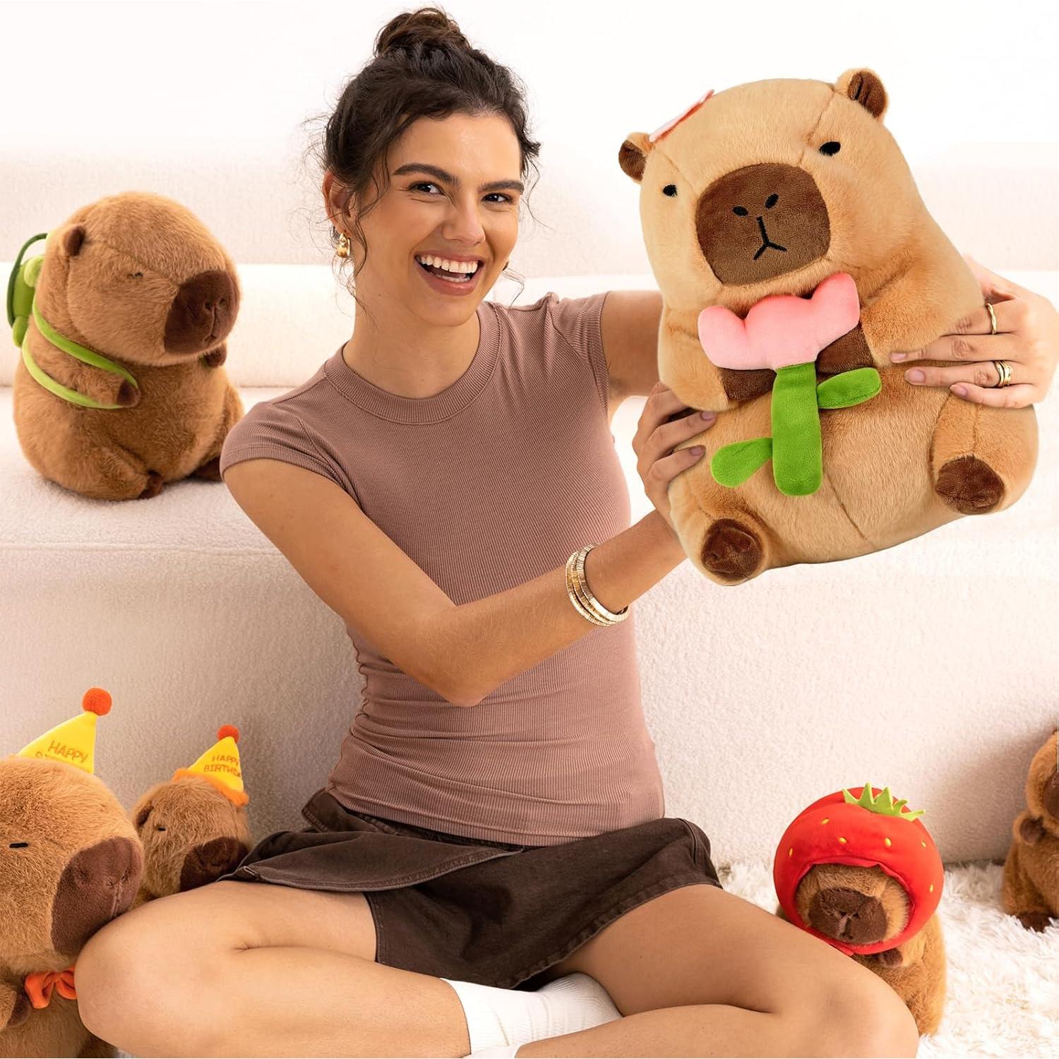 Almohada de Peluche Capibara Ditucu 34.8 cm Flor Marrón