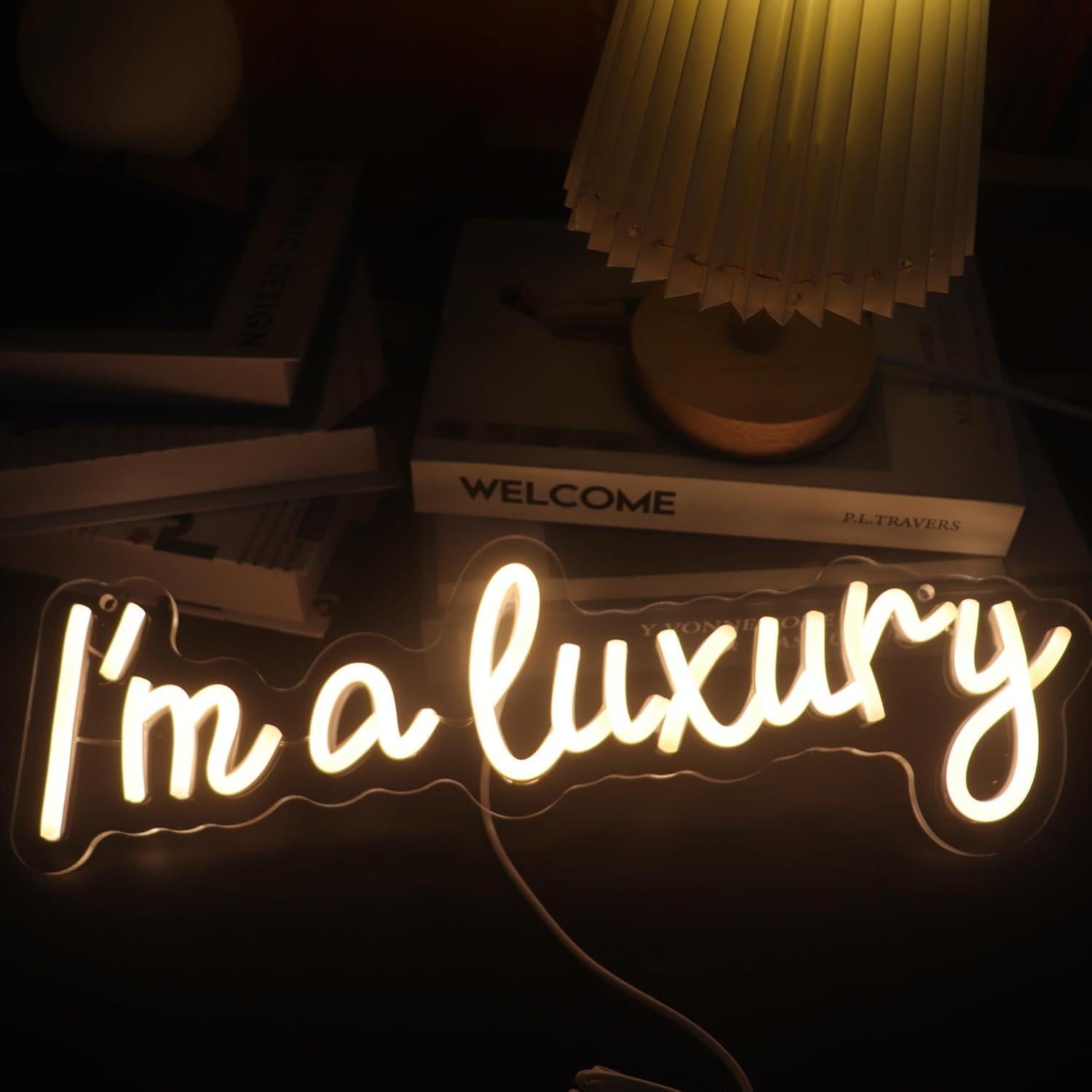 Letrero de Neón LED Soy un Lujo Nordstylee USB 35.56x30.48cm