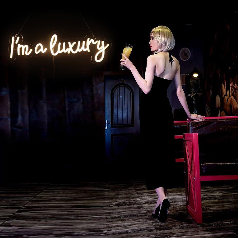 Letrero de Neón LED Soy un Lujo Nordstylee USB 35.56x30.48cm