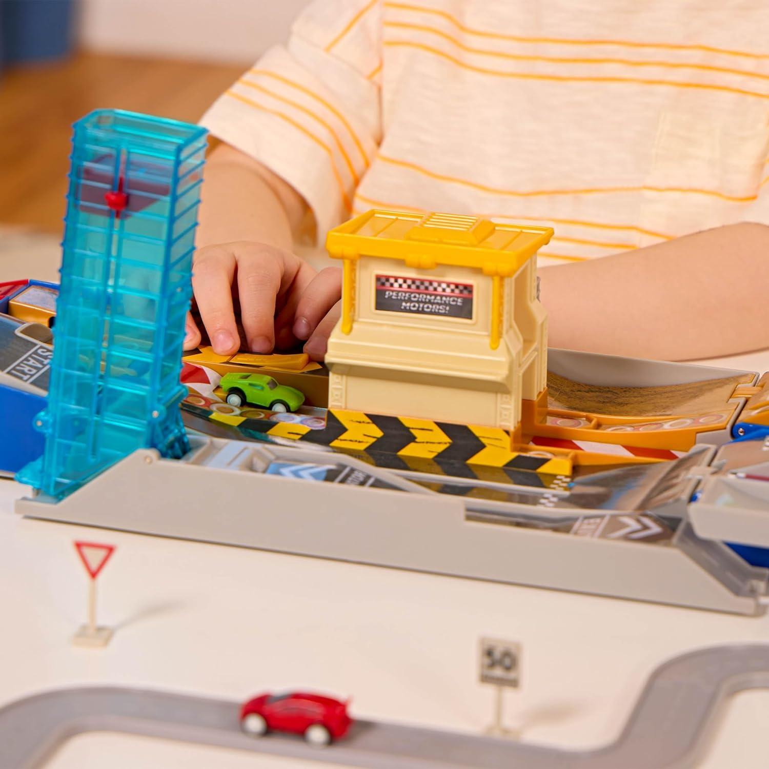 Set de Juego de Pista de Carreras Battat 80 Piezas 3+