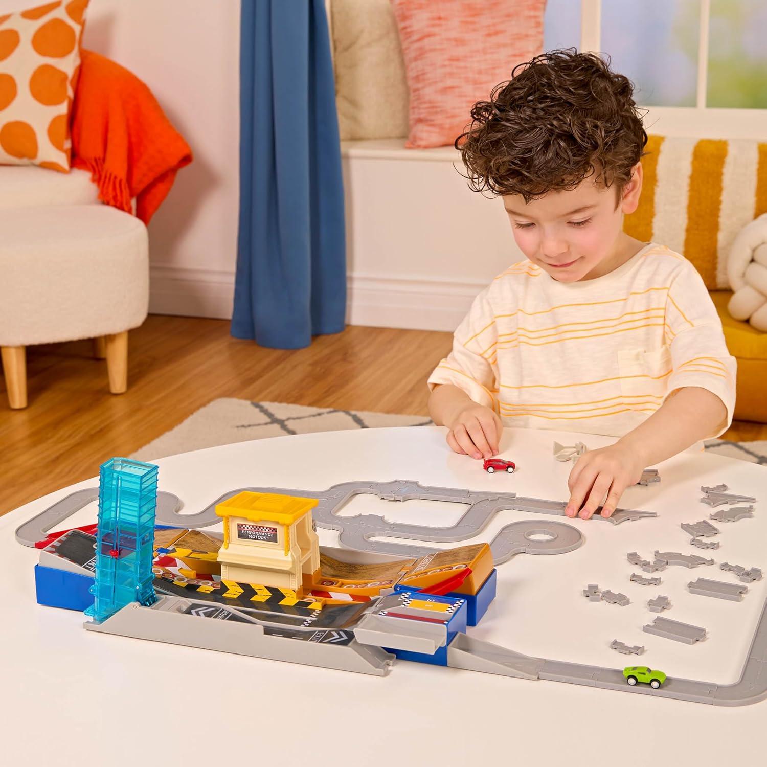 Set de Juego de Pista de Carreras Battat 80 Piezas 3+