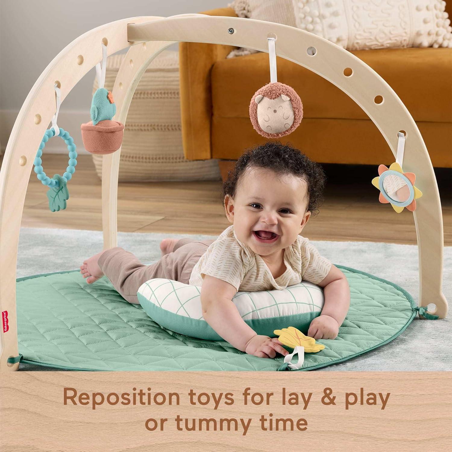 Gimnasio de Actividad Deluxe Fisher-Price con Marco de Madera