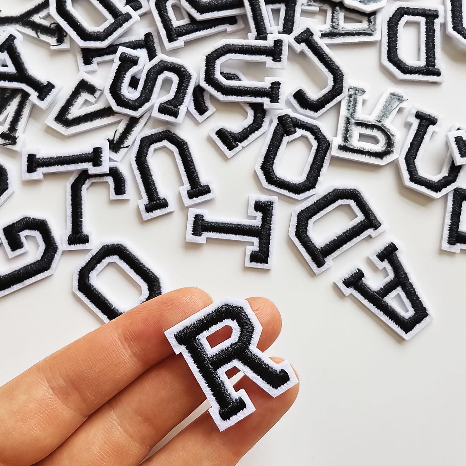 130 Parches Bordados Letras A-Z Zlettery 2.54 cm Negro