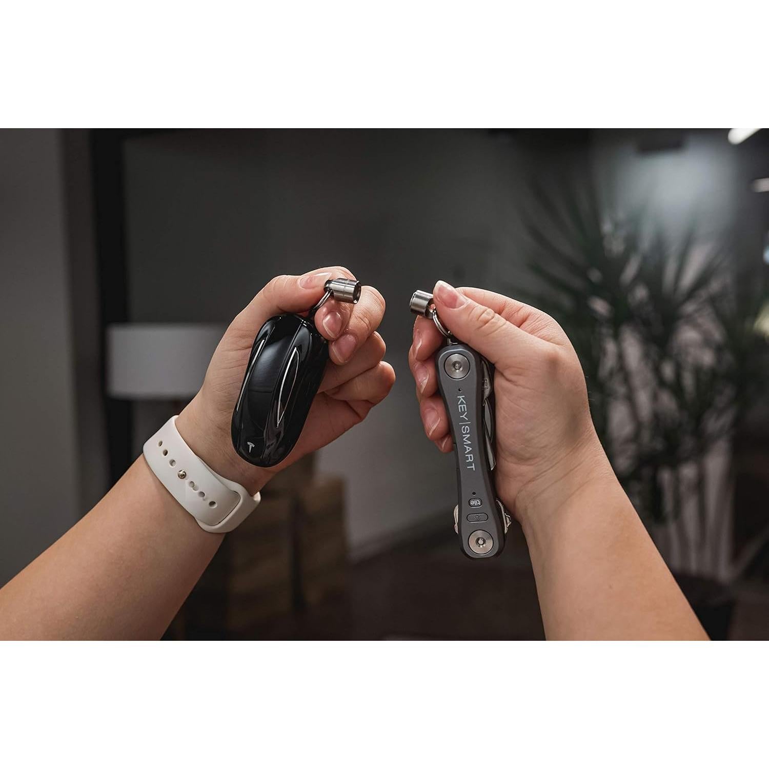 Soporte Magnético para Llaves KeySmart MagConnect - Titanio