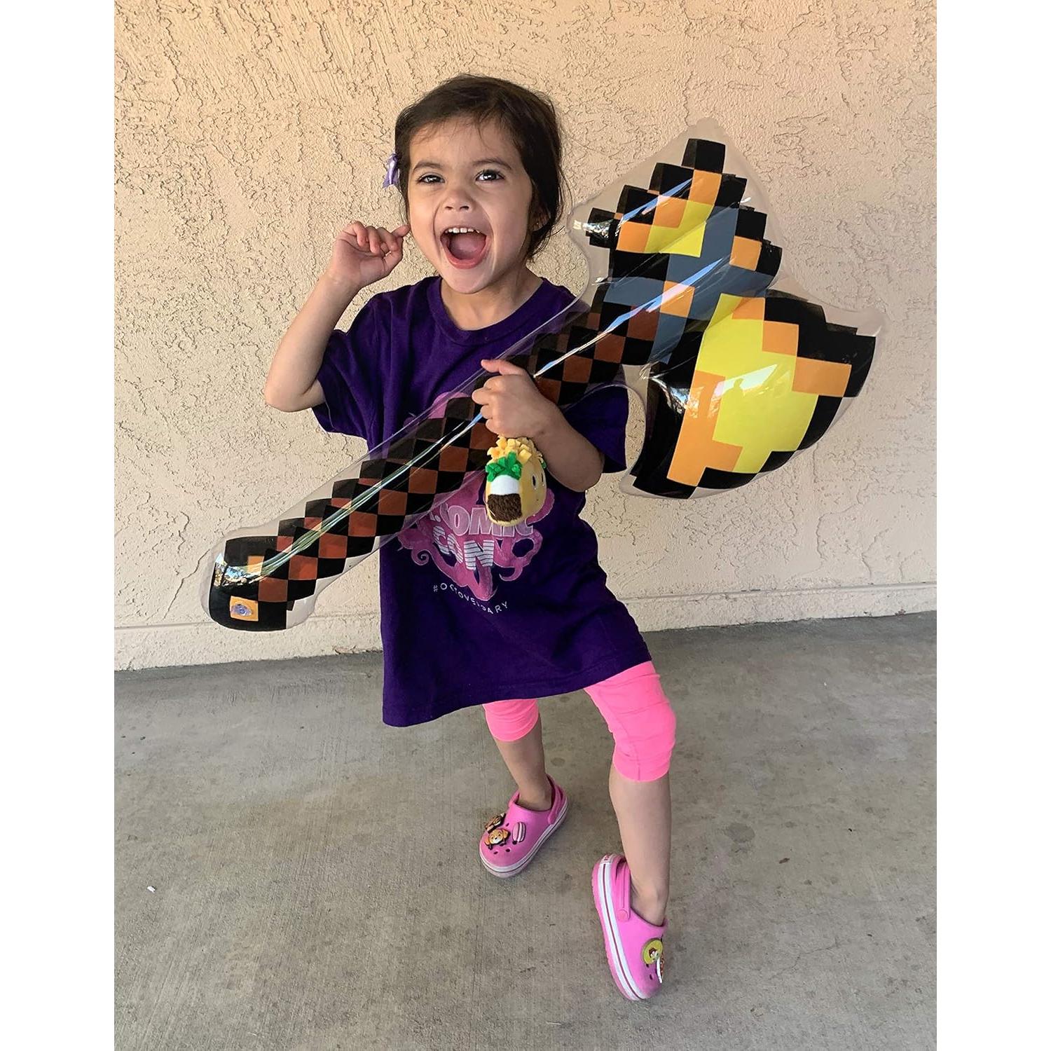 Hacha Inflable Jumbo Pixel - 8 Unidades - Fiestas y Disfraces