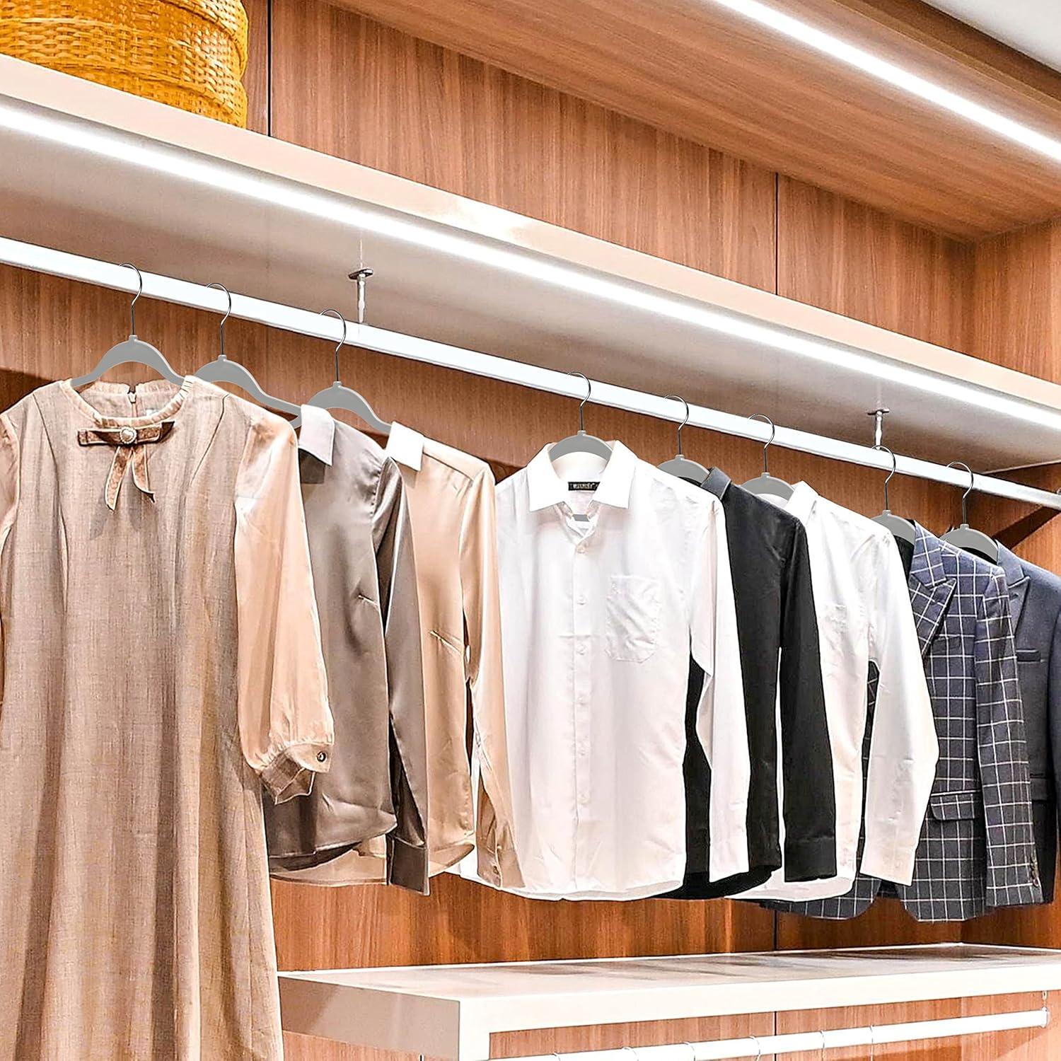 Juego de 50 Perchas de Plástico Quality Hangers Gris 44.5 cm