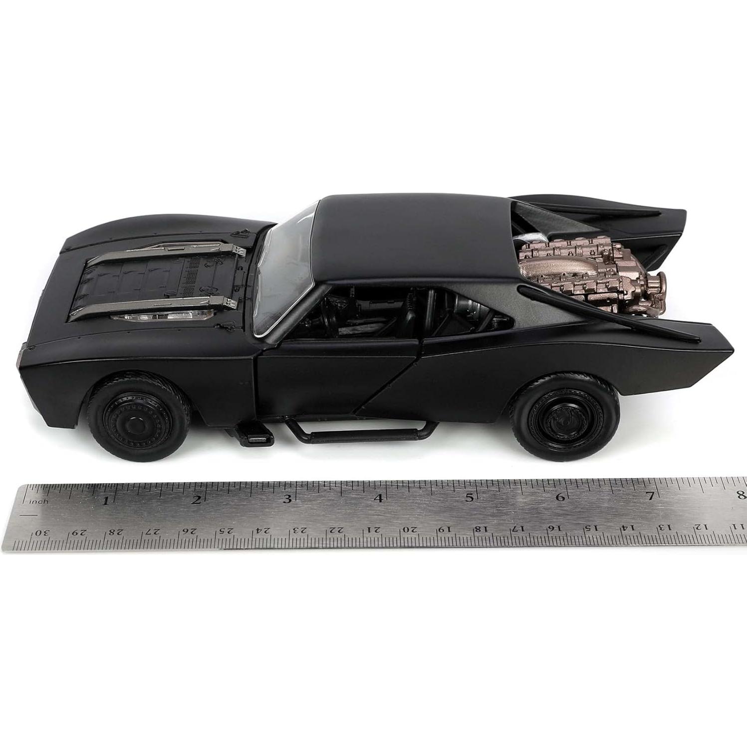 Batmóvil 1:24 Jada Toys con figura de Batman 7 cm