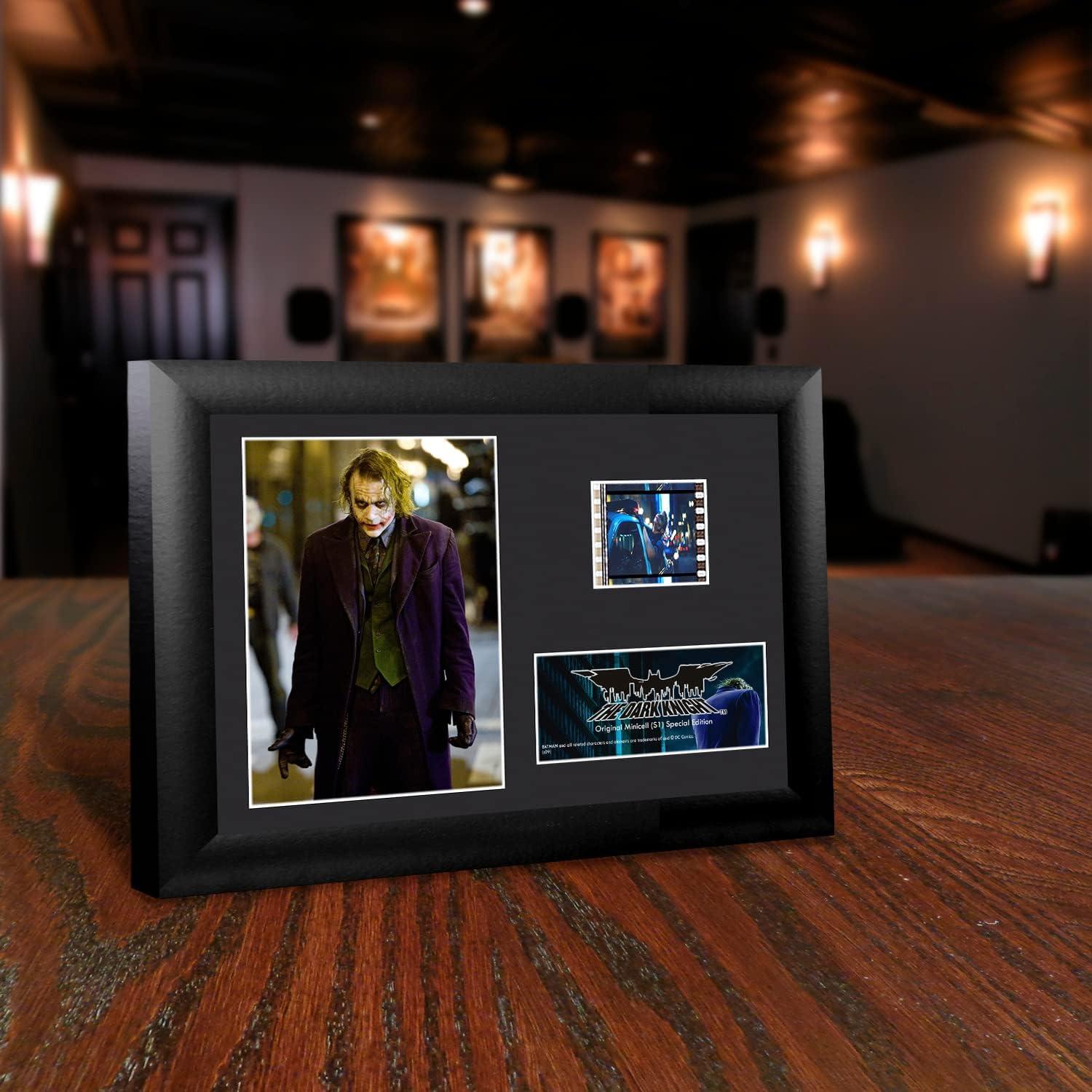 Minicell Coleccionable Batman El Caballero de la Noche 17.78x12.7cm