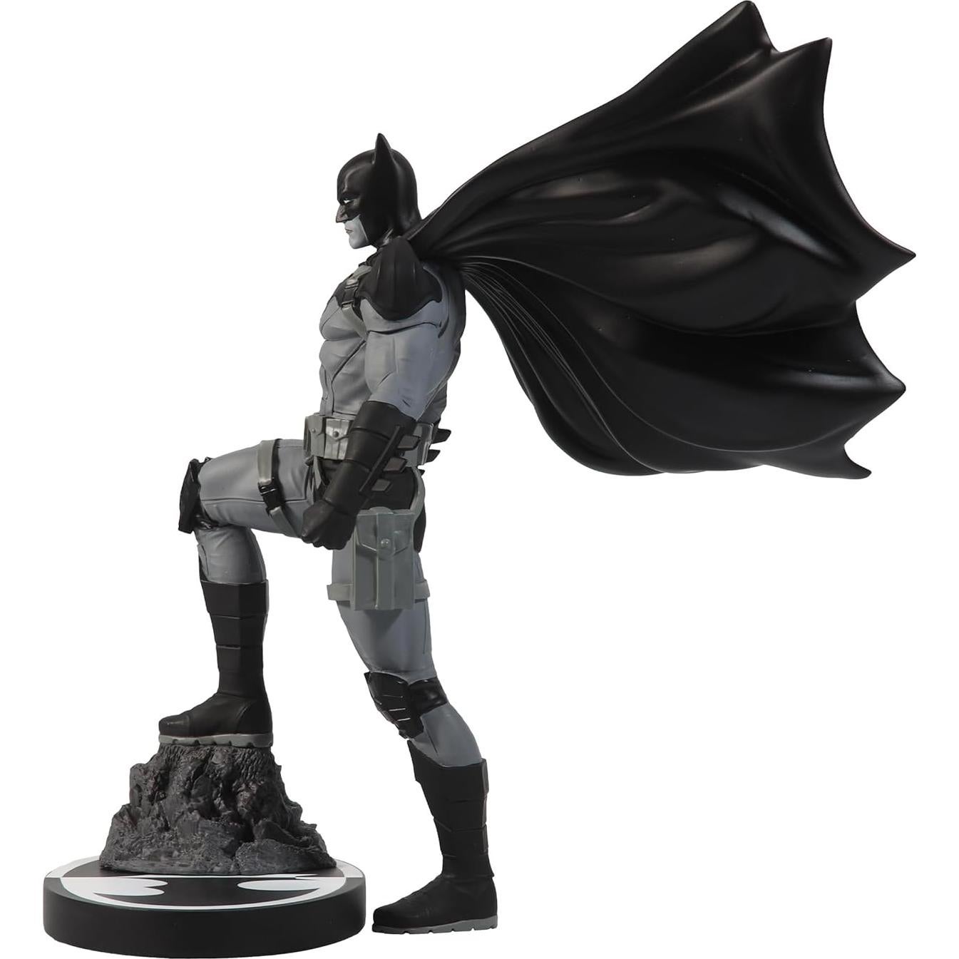 Estatua Batman Negro y Blanco McFarlane Toys 20.96 cm