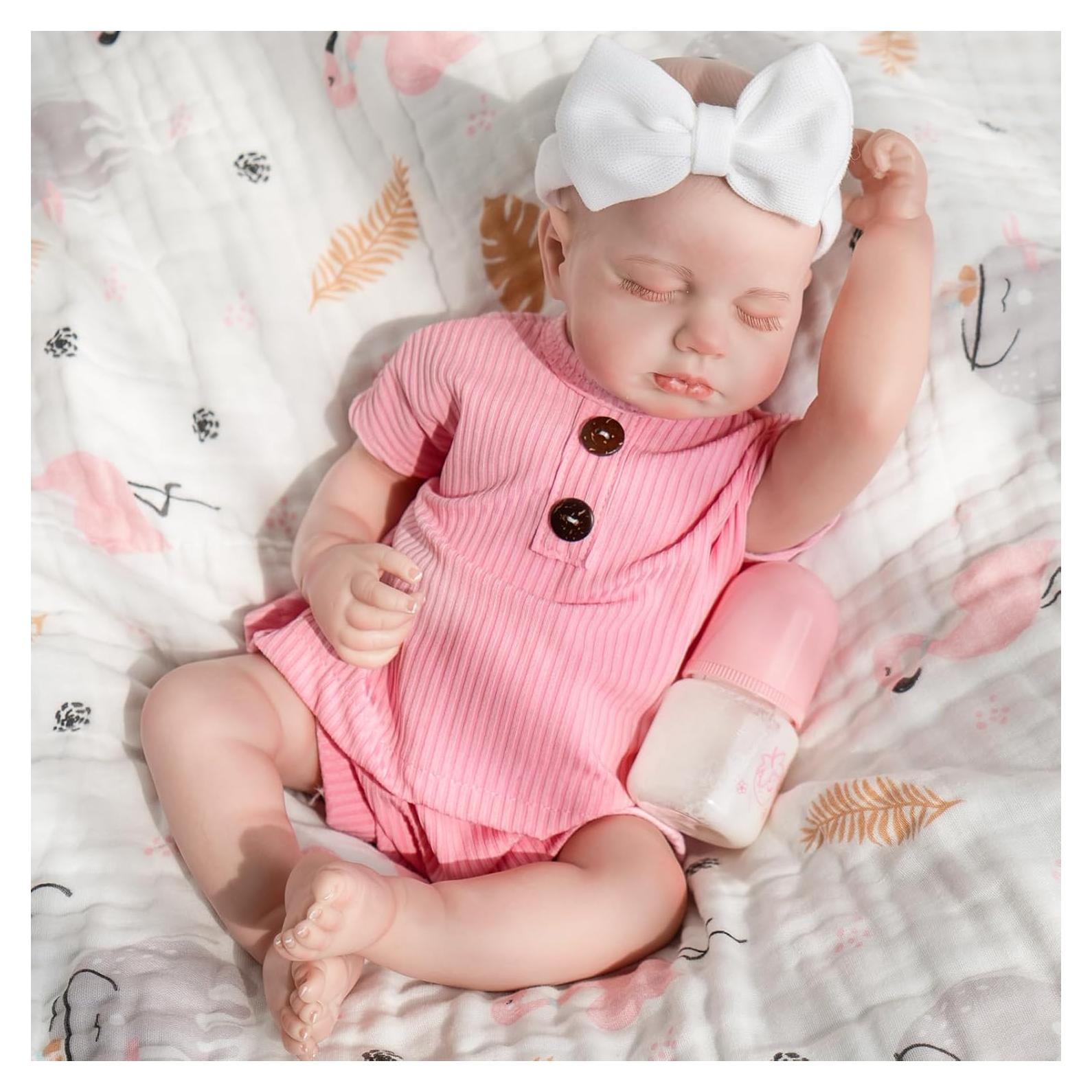 Muñeca Reborn Jirachi 45.72 cm Rosa con Ropa y Accesorios