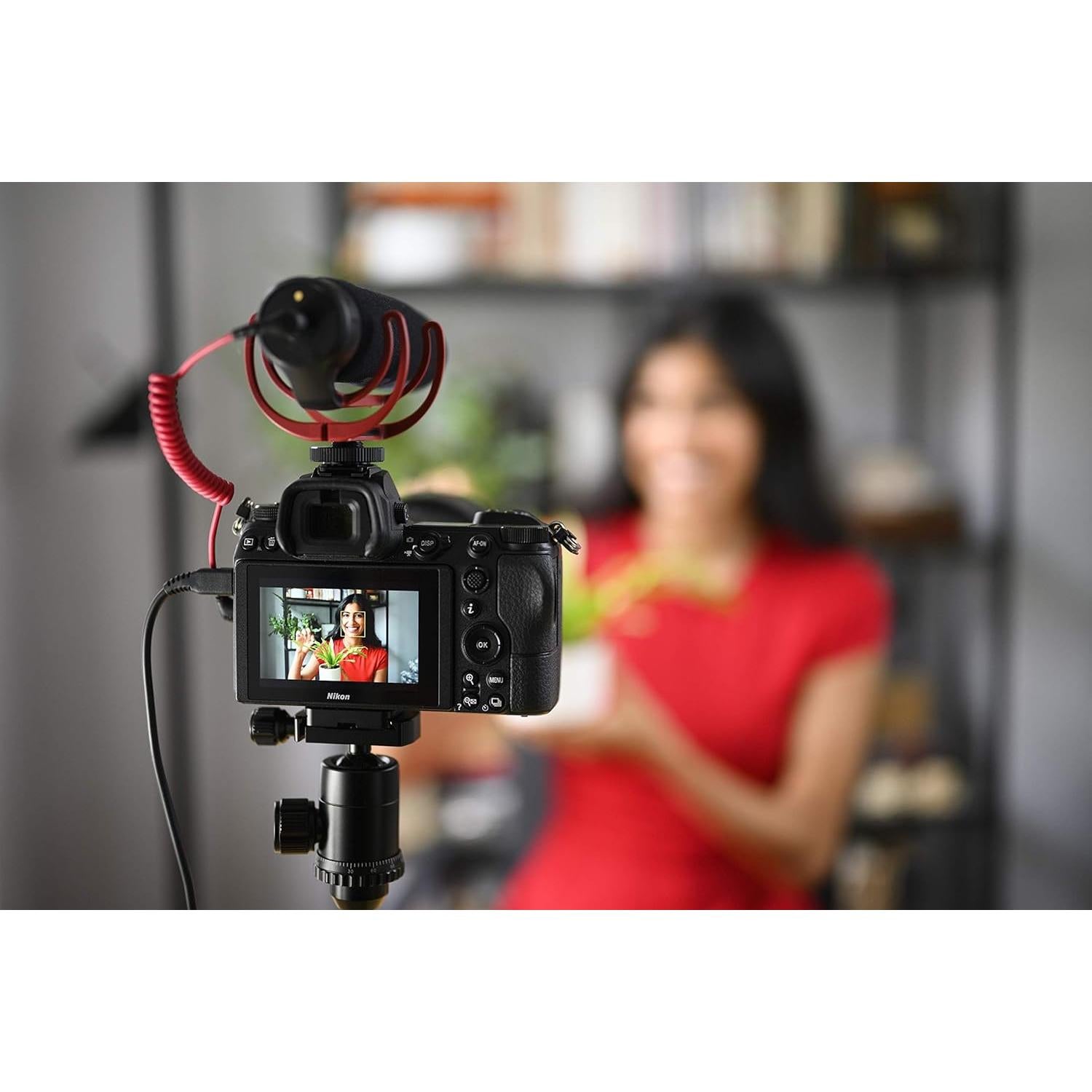 Cámara sin espejo Nikon Z 6II con lente NIKKOR 24-70mm f/4