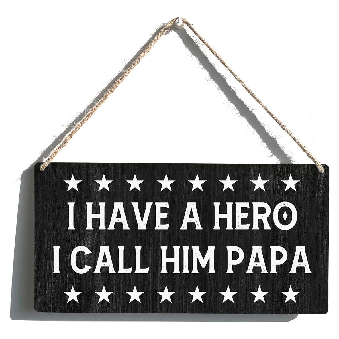 Letrero de Madera Qious Tengo un Héroe que Llamo Papá 30x15 cm