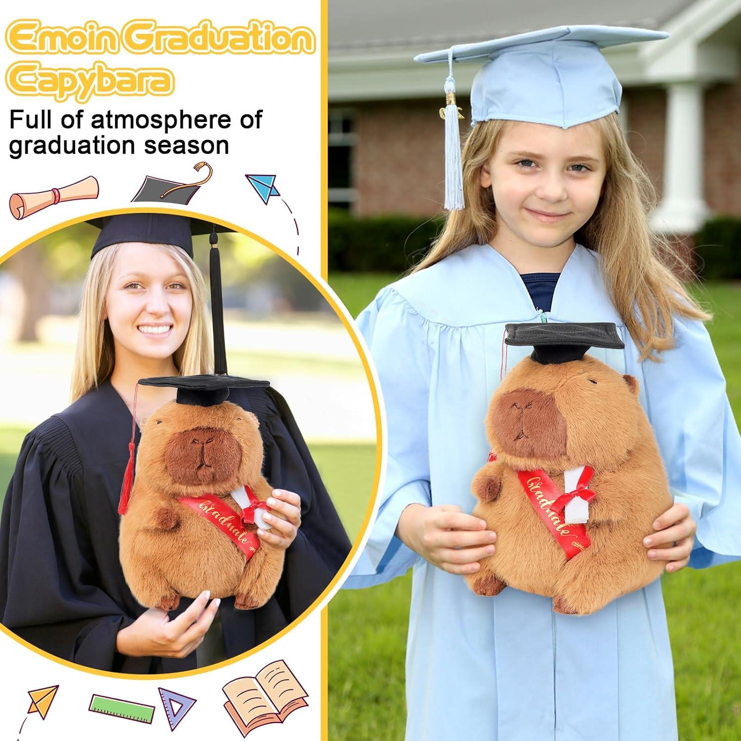 Peluche Capybara de Graduación Emoin 22,86 cm Clase 2025