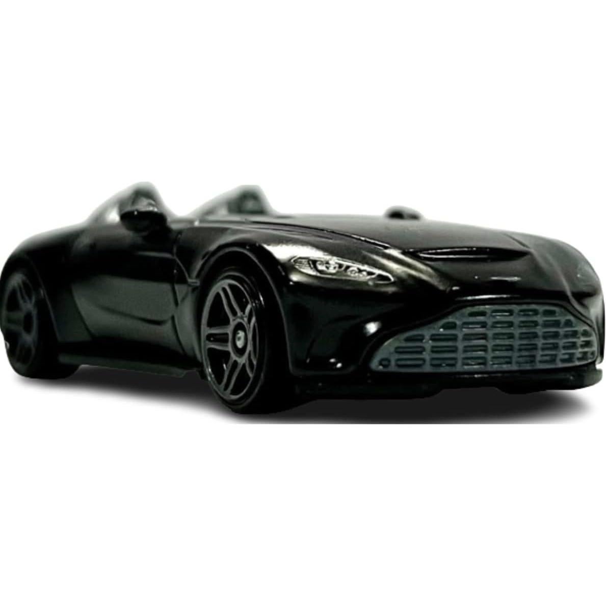 Hot Wheels Aston Martin V12 Speedster Plata 2021 Escala 1:64