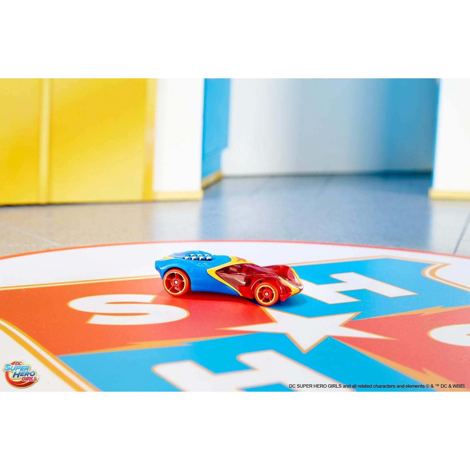 Vehículo Hot Wheels Wonder Woman DC Super Hero Girls 1:64