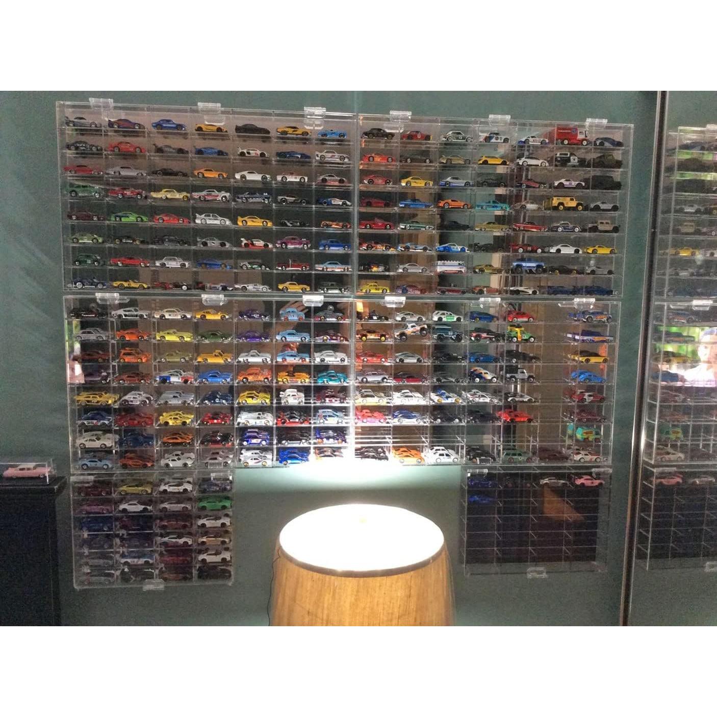 Estante de exhibición DisplayGifts 56 compartimentos 1:64