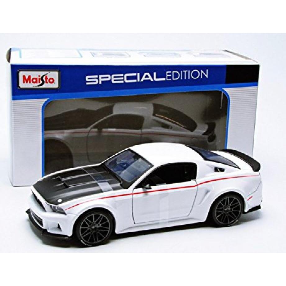 Maisto Ford Mustang Street Racer Blanco 1:24 Coche Modelo
