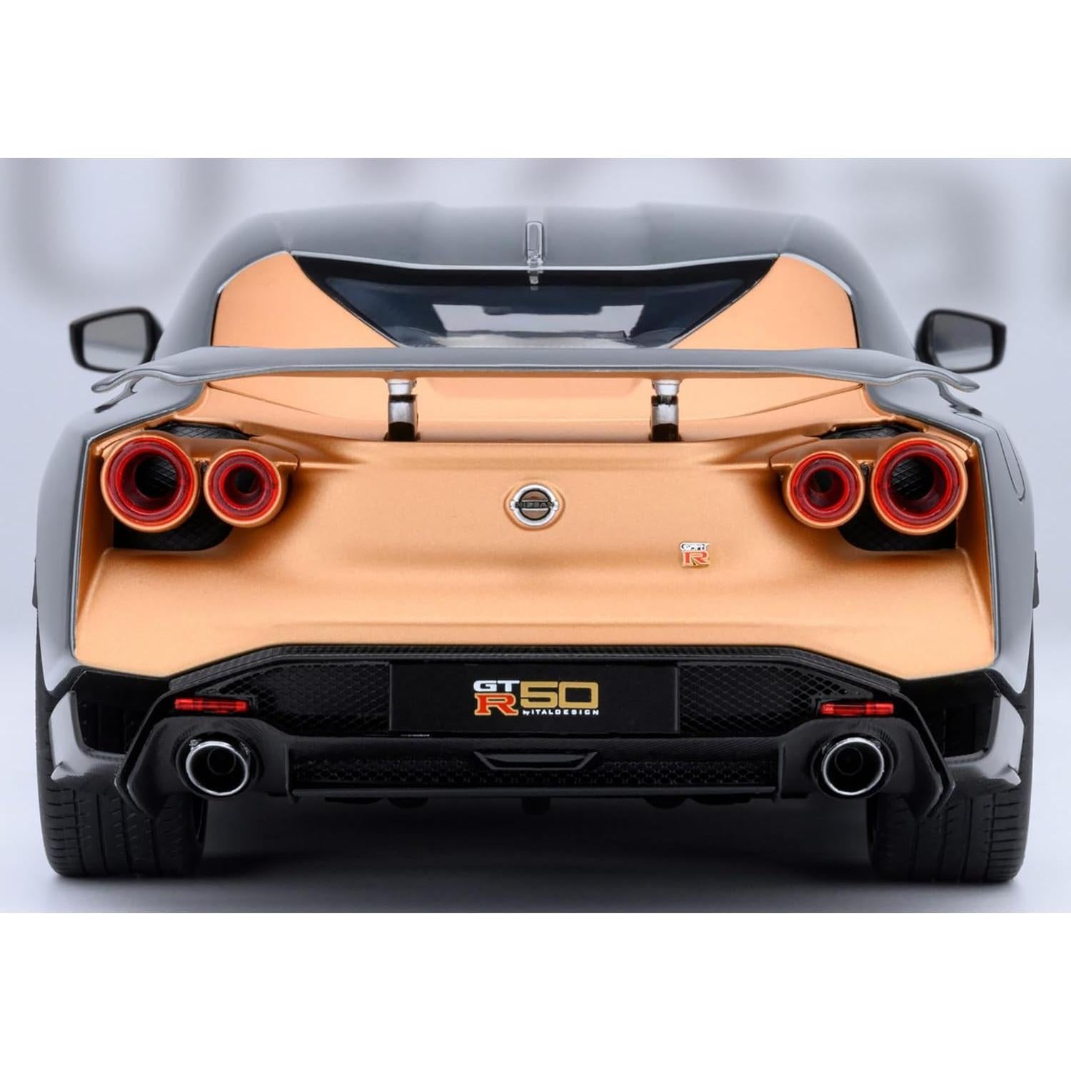 Modelo de Coche GT-R50 ItalDesign 1/18 Goodwood Gris