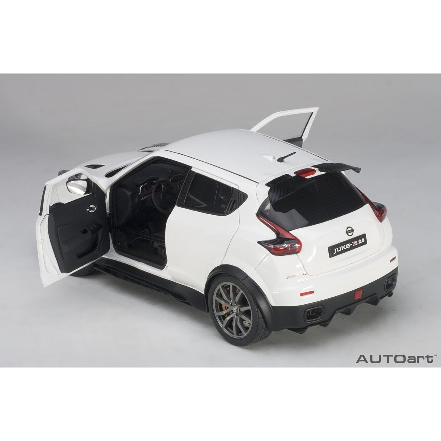 Nissan Juke R 2.0 Blanco Autoart 1:18 Modelo a Escala