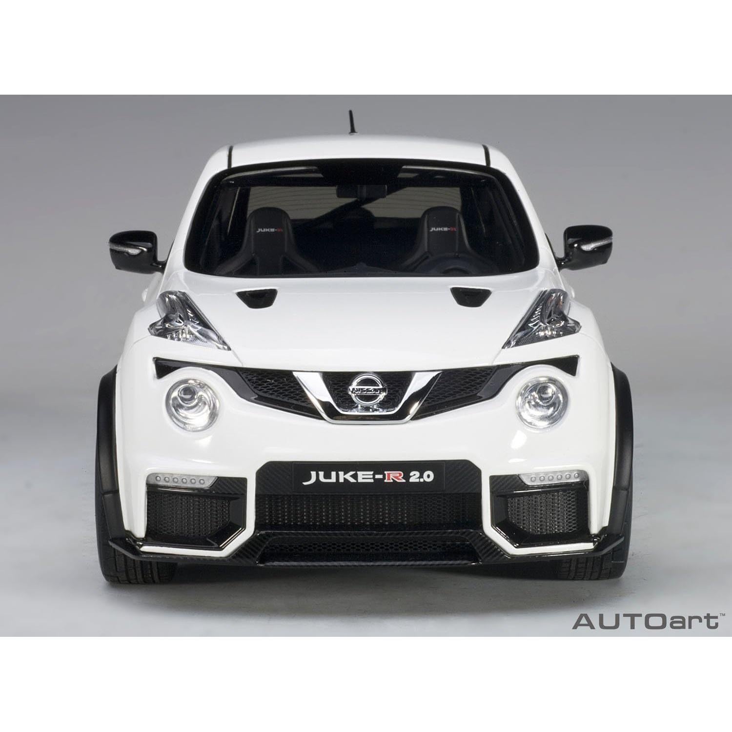 Nissan Juke R 2.0 Blanco Autoart 1:18 Modelo a Escala