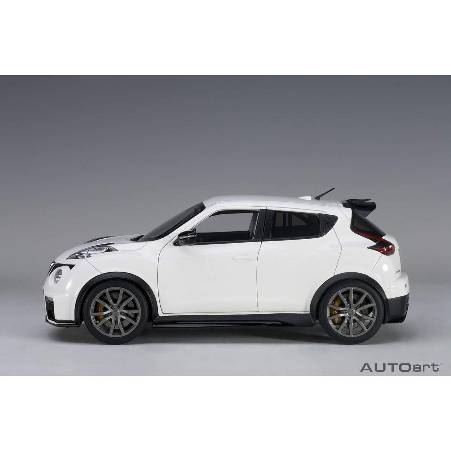 Nissan Juke R 2.0 Blanco Autoart 1:18 Modelo a Escala