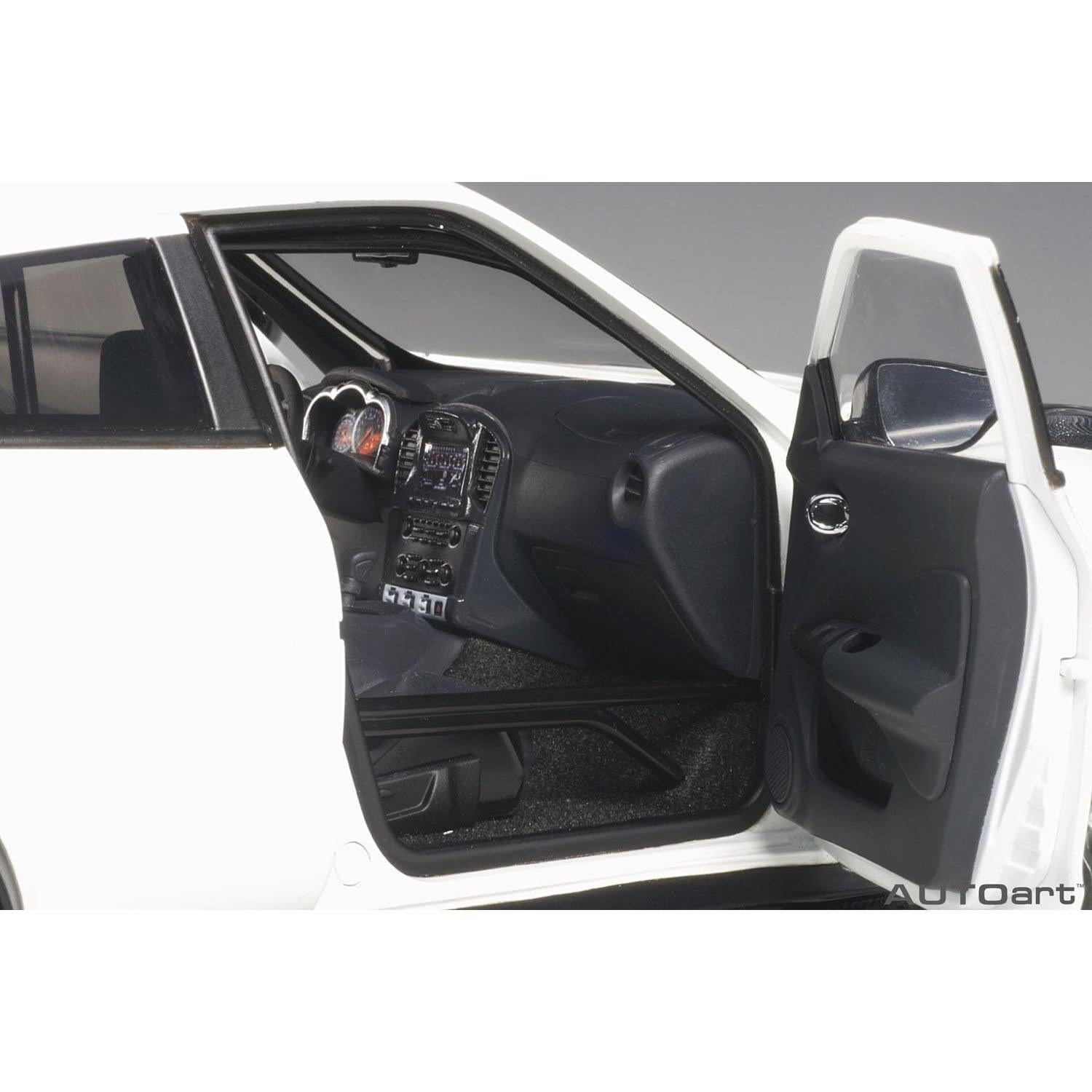 Nissan Juke R 2.0 Blanco Autoart 1:18 Modelo a Escala