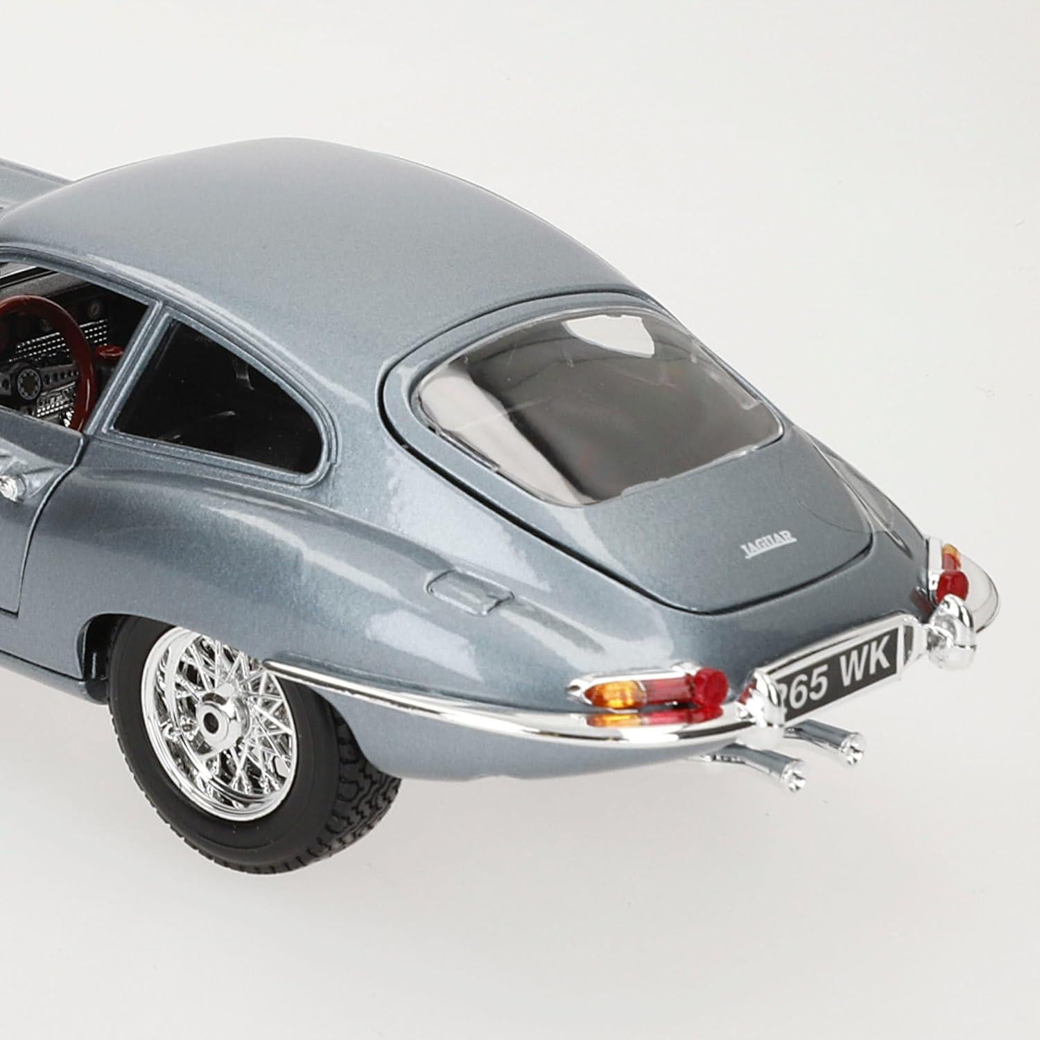 Bburago Jaguar E Type Coupe 1961 a Escala 1:18 Detallado