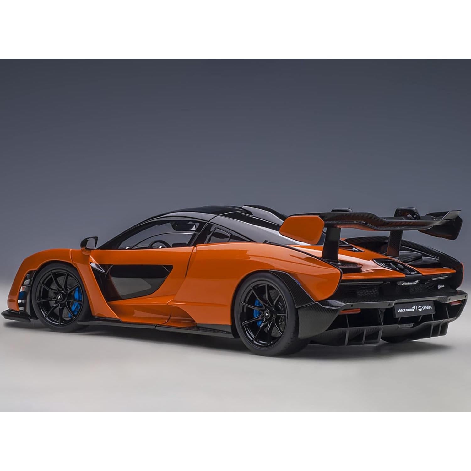 Modelo de Coche McLaren Senna Trophy 1/18 Autoart Naranja y Negro