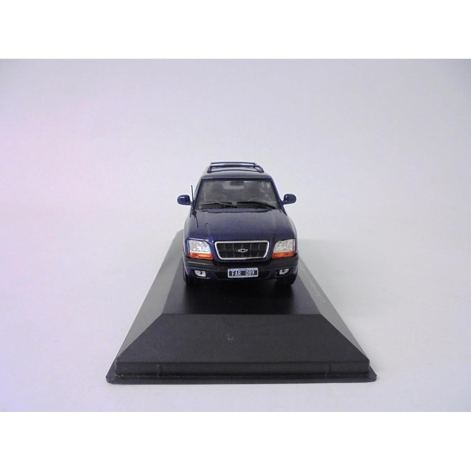 Coche a escala 1/43 OPO 10 Chevrolet Blazer 2004