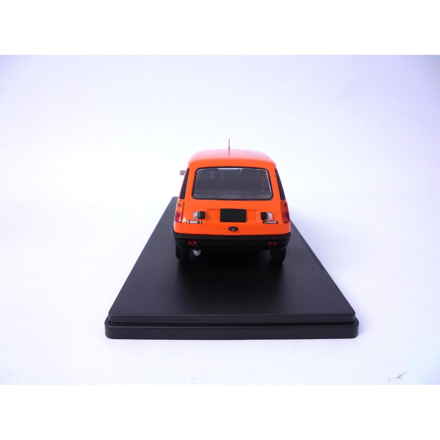 Coche de metal 1:24 OPO 10 Renault 5 Mirage - Ixo