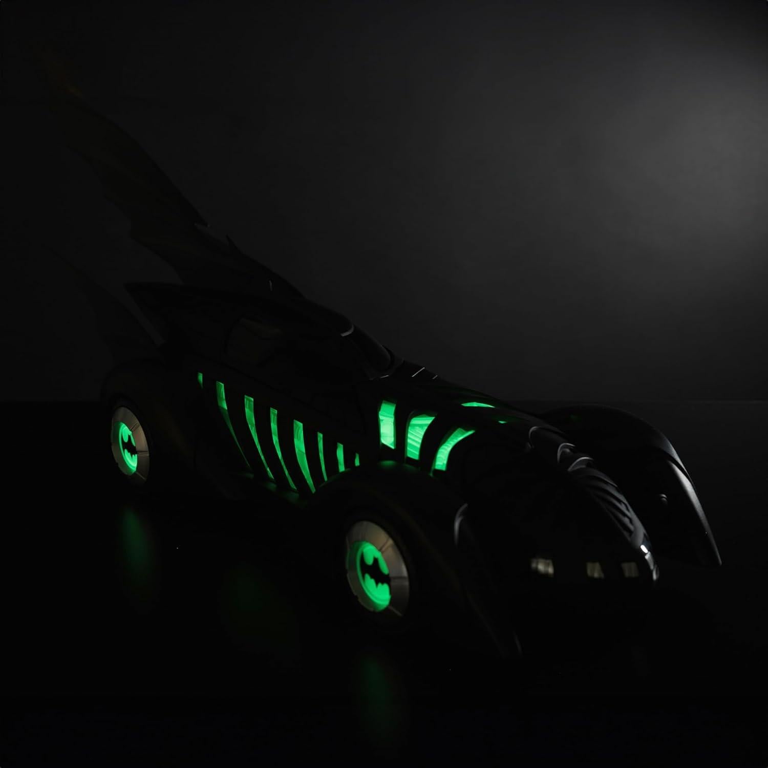 Batmobile McFarlane Toys Batman Forever Brilla en la Oscuridad