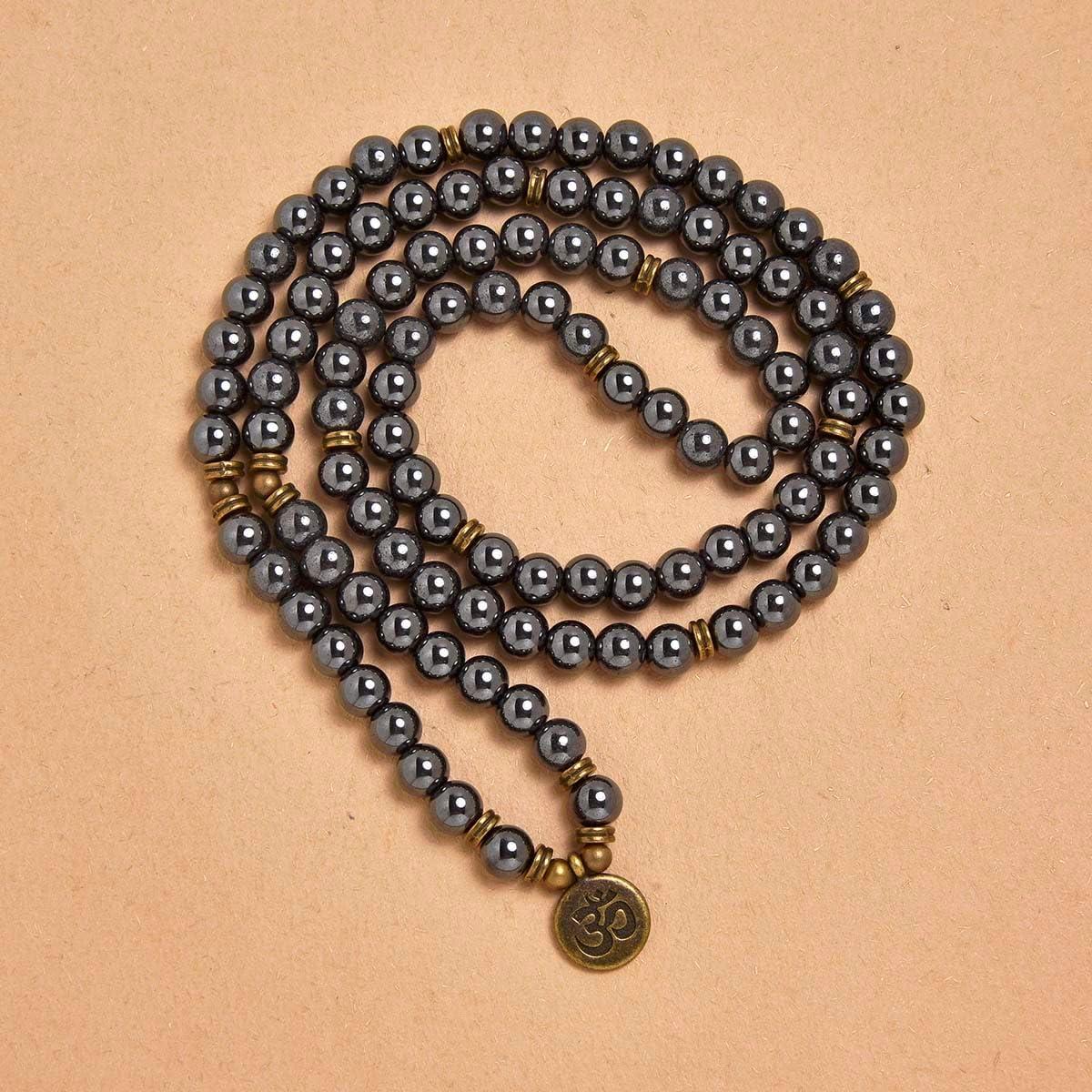 Mala de Yoga 108 Cuentas Hematita 8mm con Encanto Om
