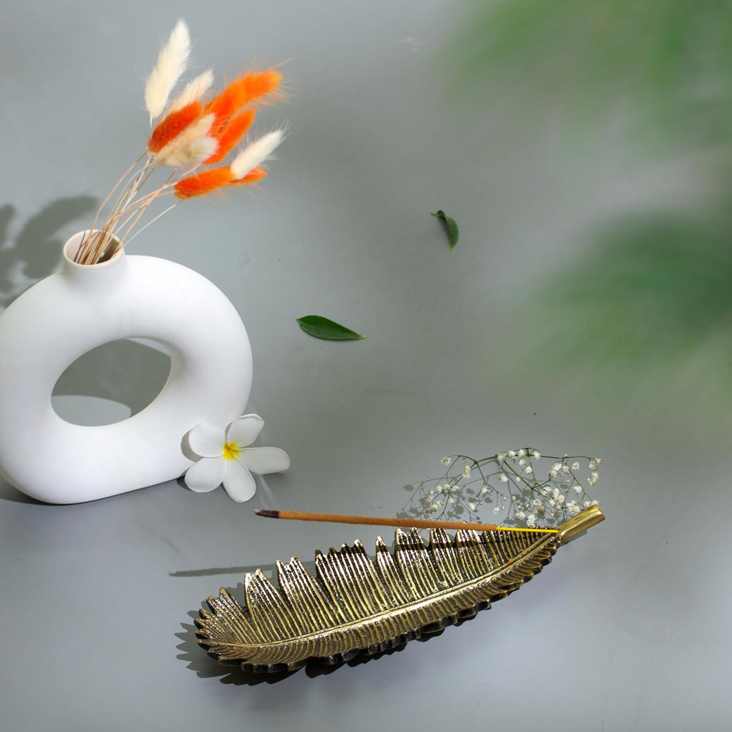 Soporte de Incienso Raajsee Hoja Dorada + Varitas Nag Champa 15g