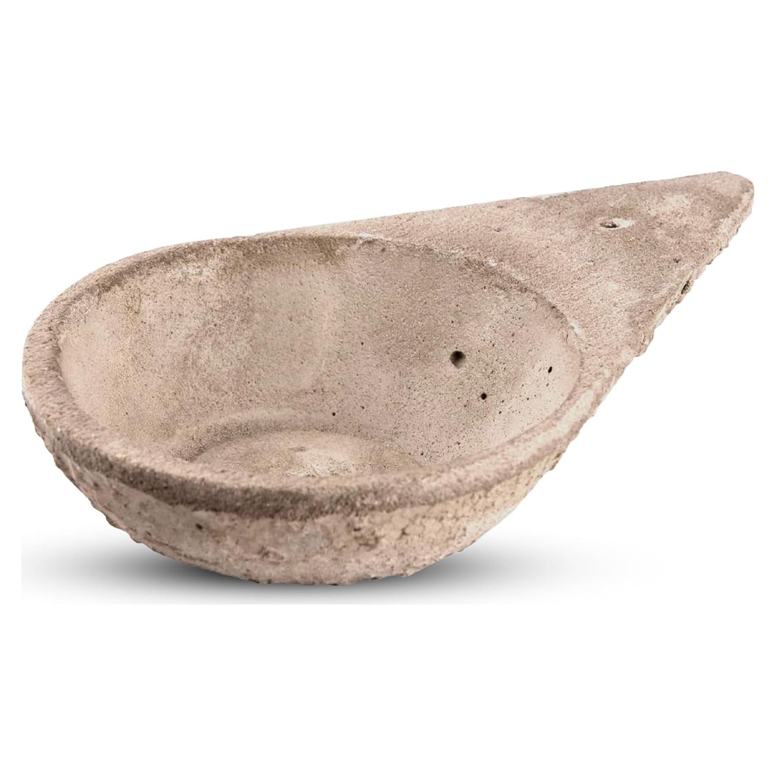 Incensario Triangular Sagrada Madre de Concreto 19 cm