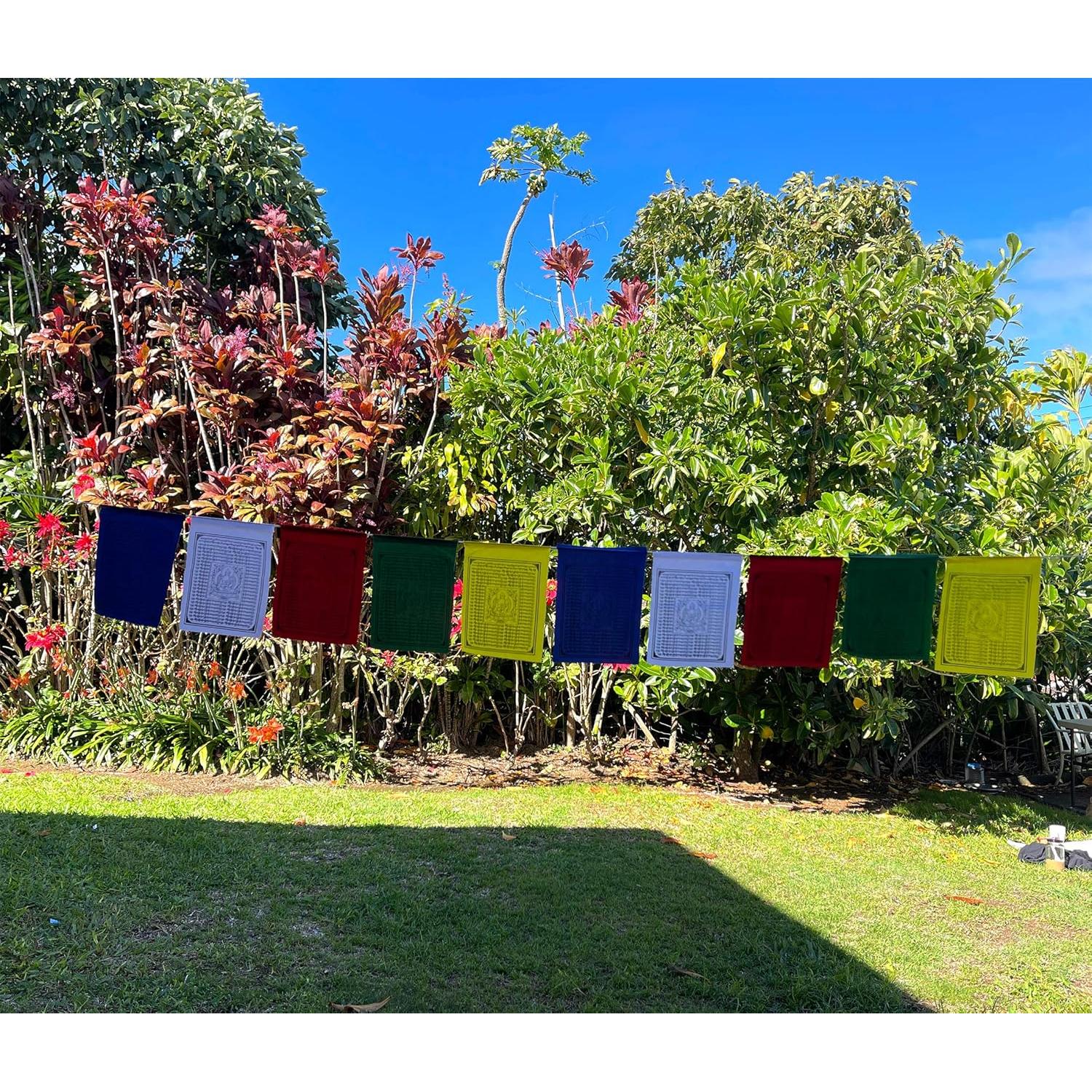 Banderas de Oración Tibetanas Hechas a Mano - Hands Of Tibet, 10 Piezas, 15x20 cm