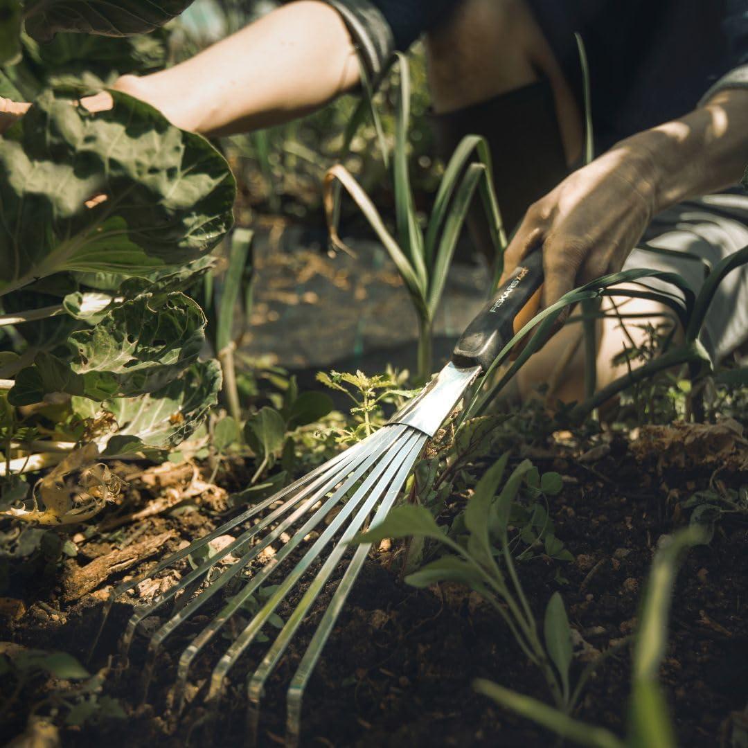 Rastrillo de Mano Fiskars Xact Acero Inoxidable 12cm Ergonómico
