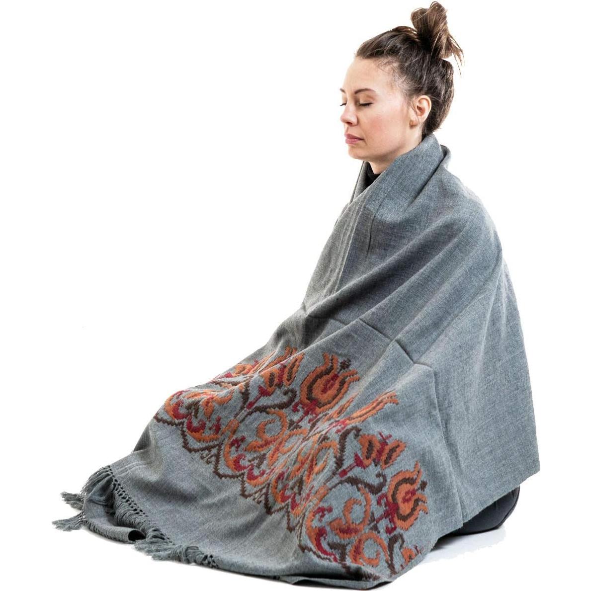 Chal de Meditación Om Shanti Crafts Gris 213x107 cm Lana