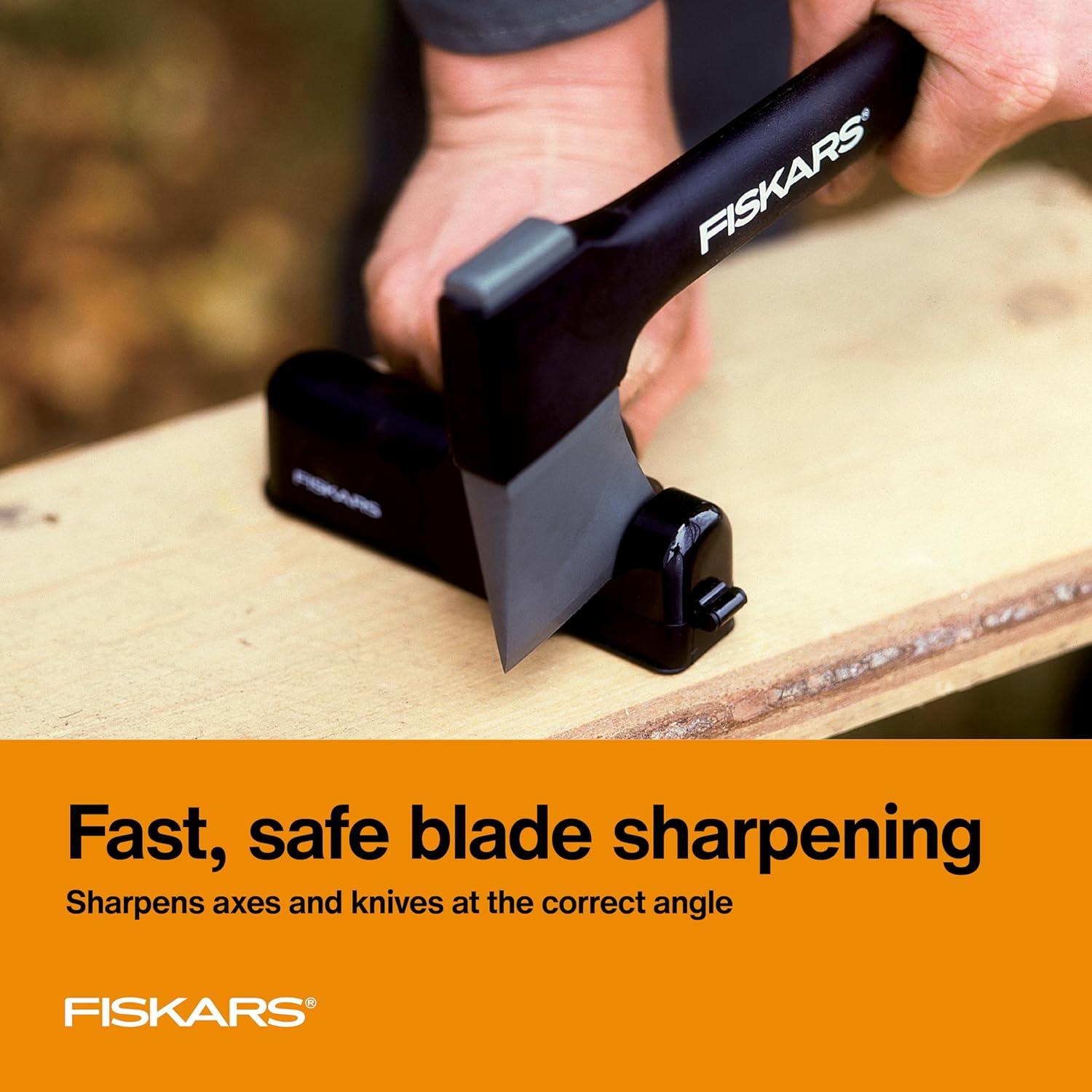 Conjunto de Preparación de Madera Fiskars: Hacha X7 y Afilador