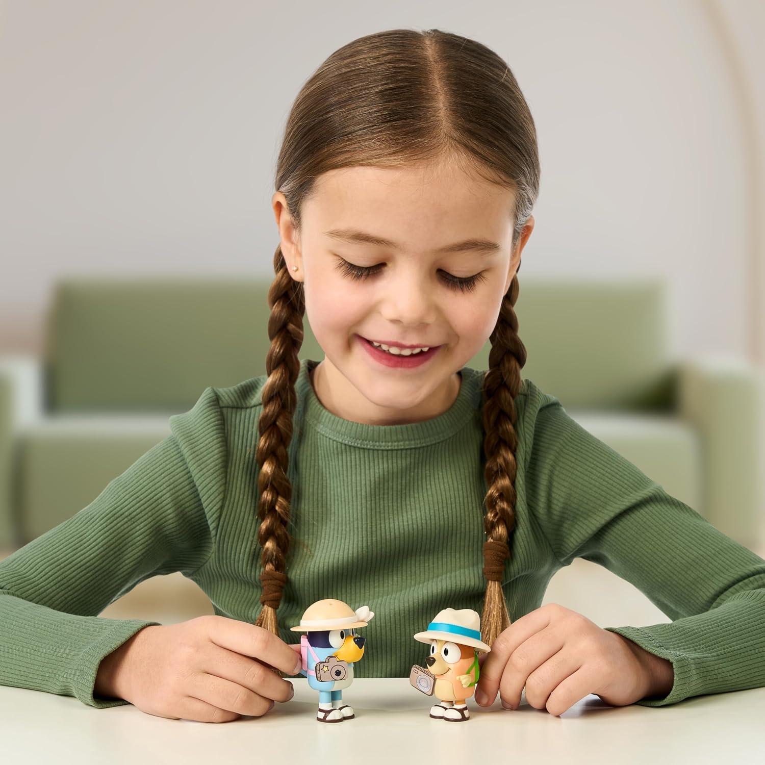 Figuras Bluey 2-Pack De Vacaciones 6.35 cm con Accesorios