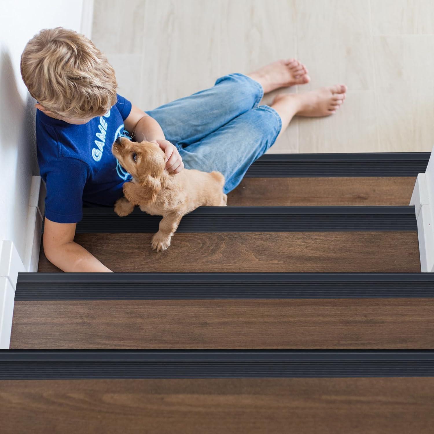 Nosing Antideslizante de Vinilo Trimold 5m Negro para Escaleras