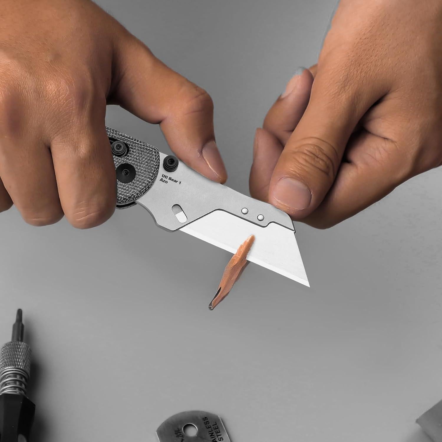 Cuchillo Utility Plegable Kizer Drop Bear Micarta Negro EDC