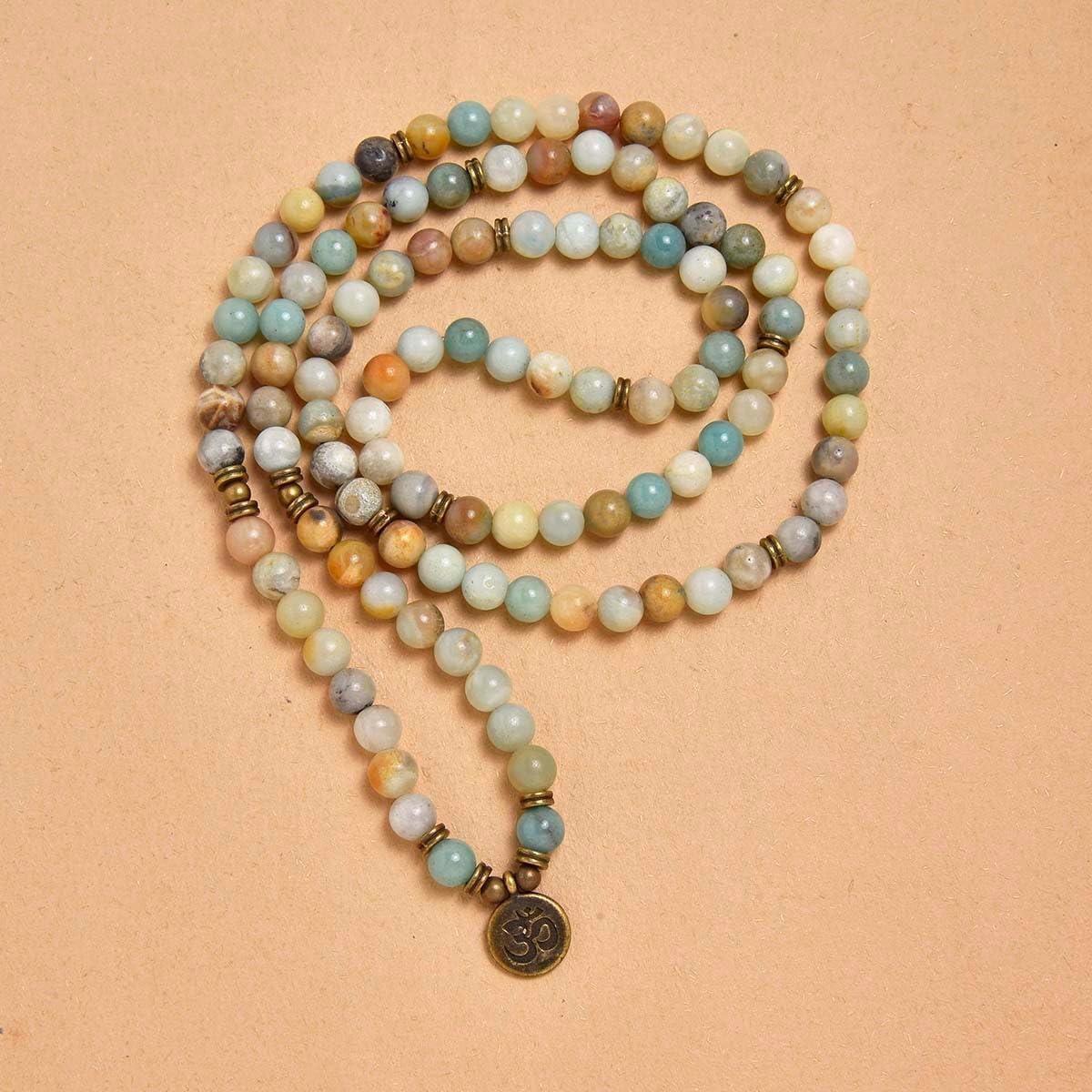 Mala de Yoga 108 Cuentas Amazonita con Encanto Om 48.3 cm