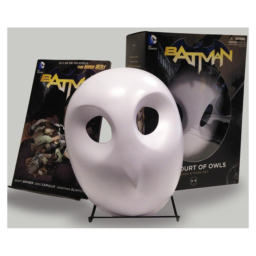 Batman: The Court of Owls Book & Mask Set